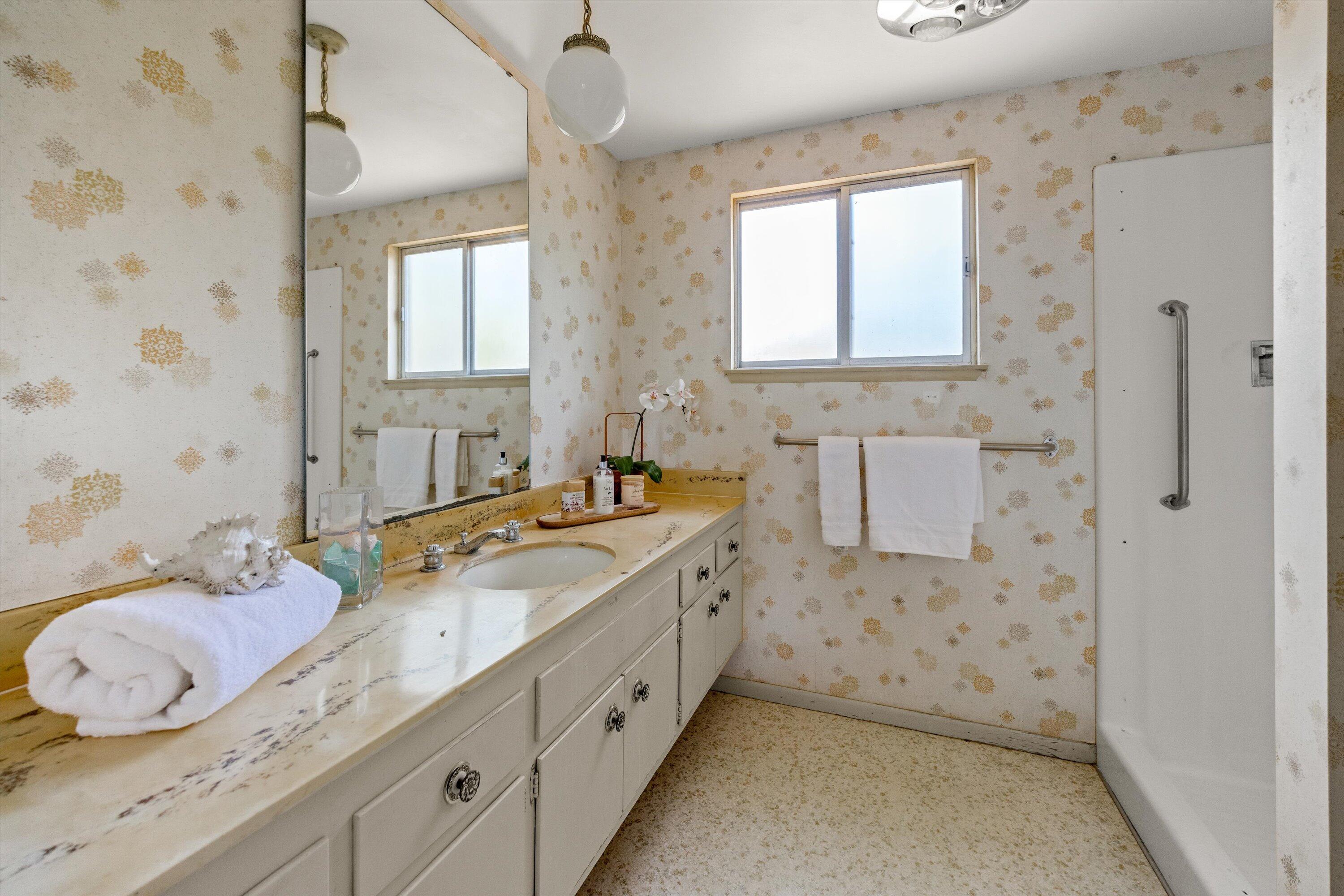 Goleta, California 93117, United States, 4 Bedrooms Bedrooms, ,3 BathroomsBathrooms,Residential,Pending,210812