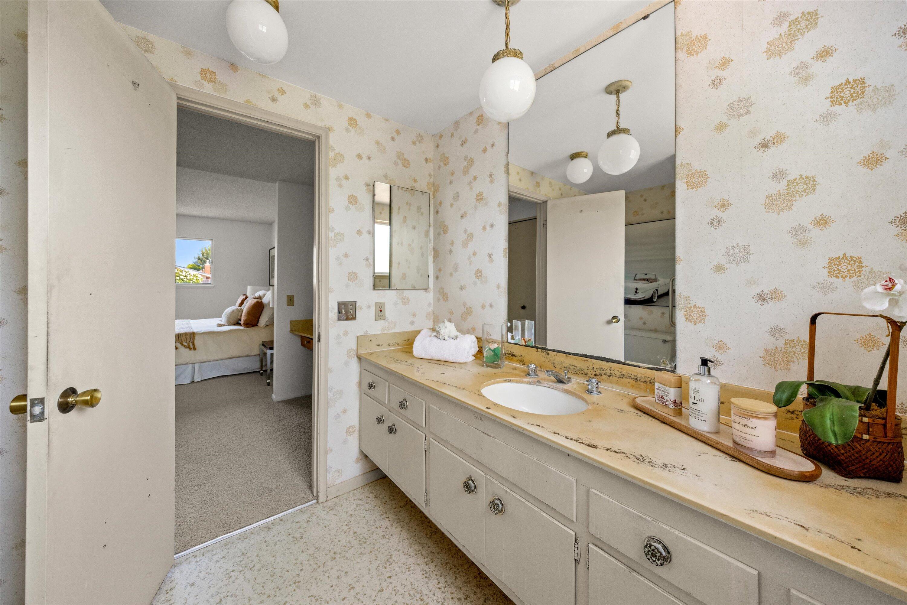 Goleta, California 93117, United States, 4 Bedrooms Bedrooms, ,3 BathroomsBathrooms,Residential,Pending,210812