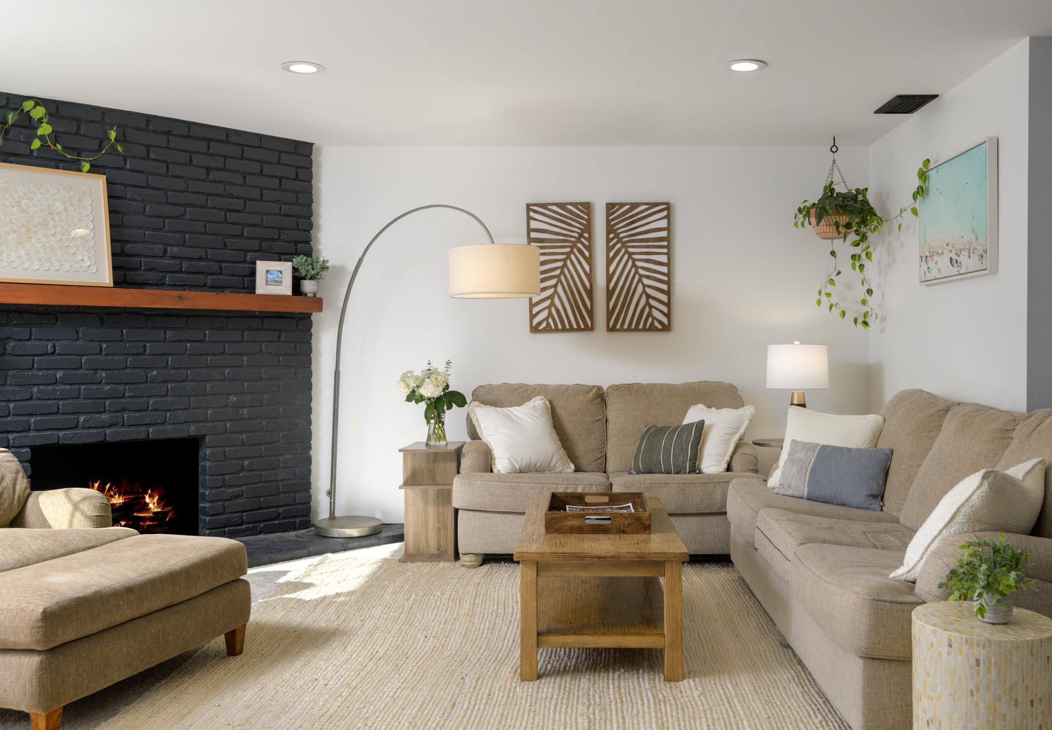 Santa Barbara, California 93111, United States, 4 Bedrooms Bedrooms, ,2 BathroomsBathrooms,Residential,Active,238772