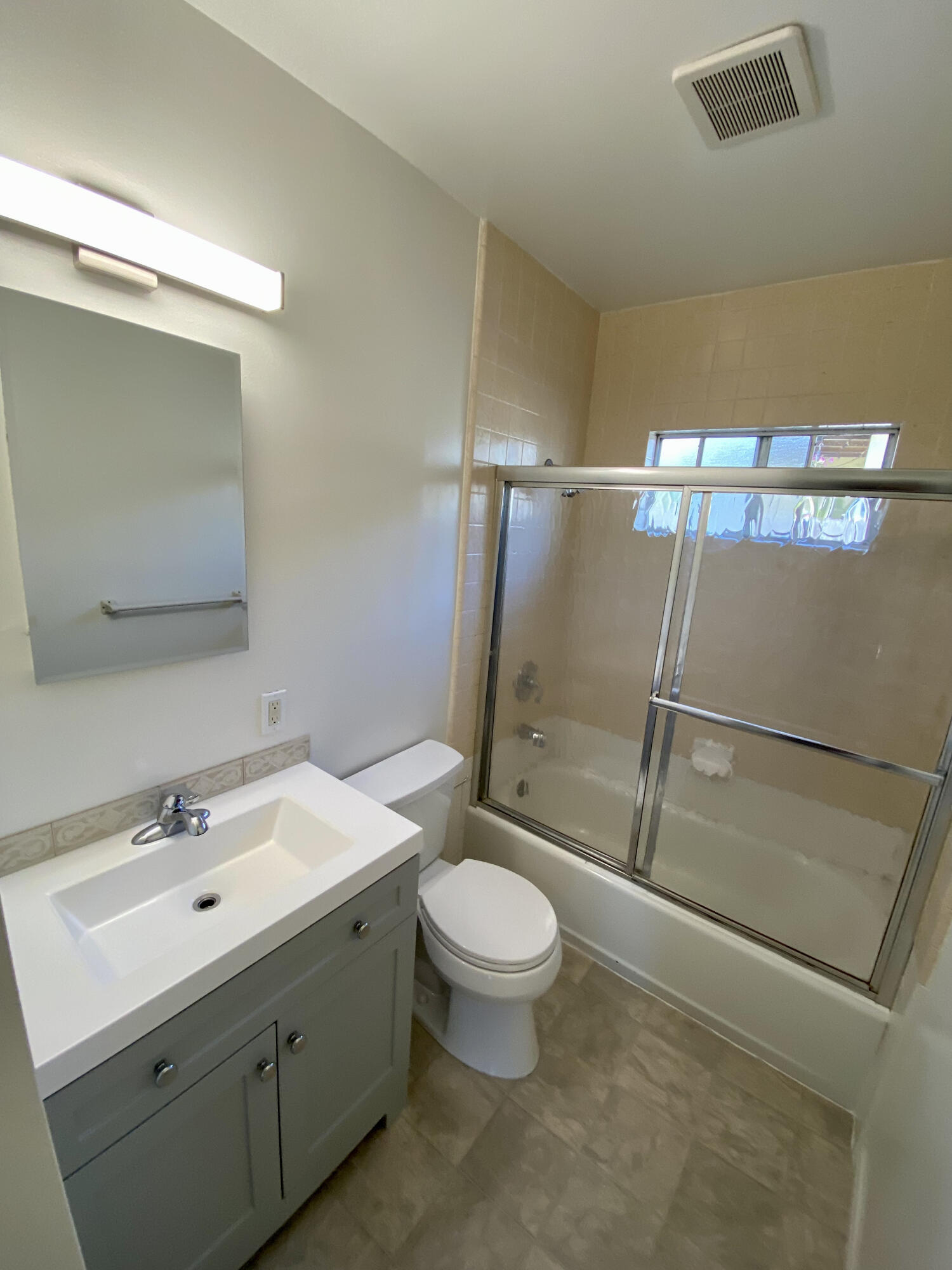 Santa Barbara, California 93109, United States, 2 Bedrooms Bedrooms, ,1 BathroomBathrooms,Residential,Active,82662