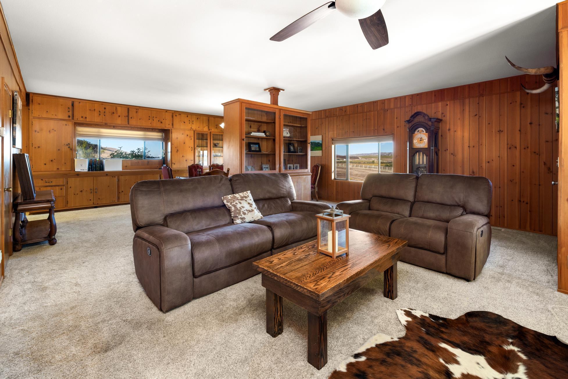 Los Alamos, California 93440, United States, 3 Bedrooms Bedrooms, ,2 BathroomsBathrooms,Residential,Active,41595