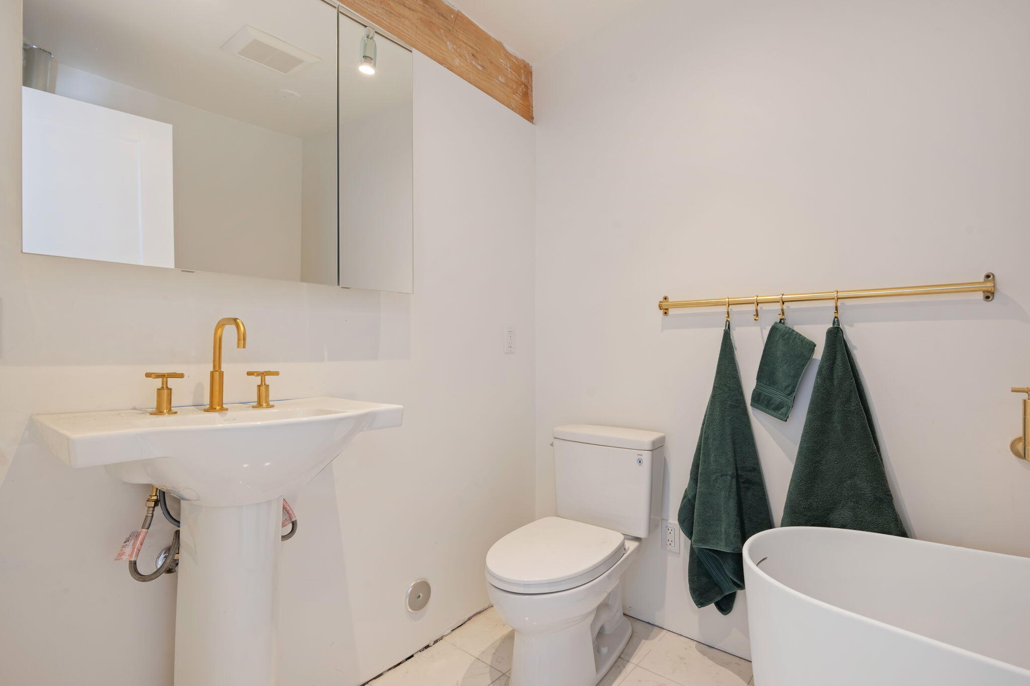 Santa Barbara, California 93105, United States, 4 Bedrooms Bedrooms, ,3 BathroomsBathrooms,Residential,Active,169308