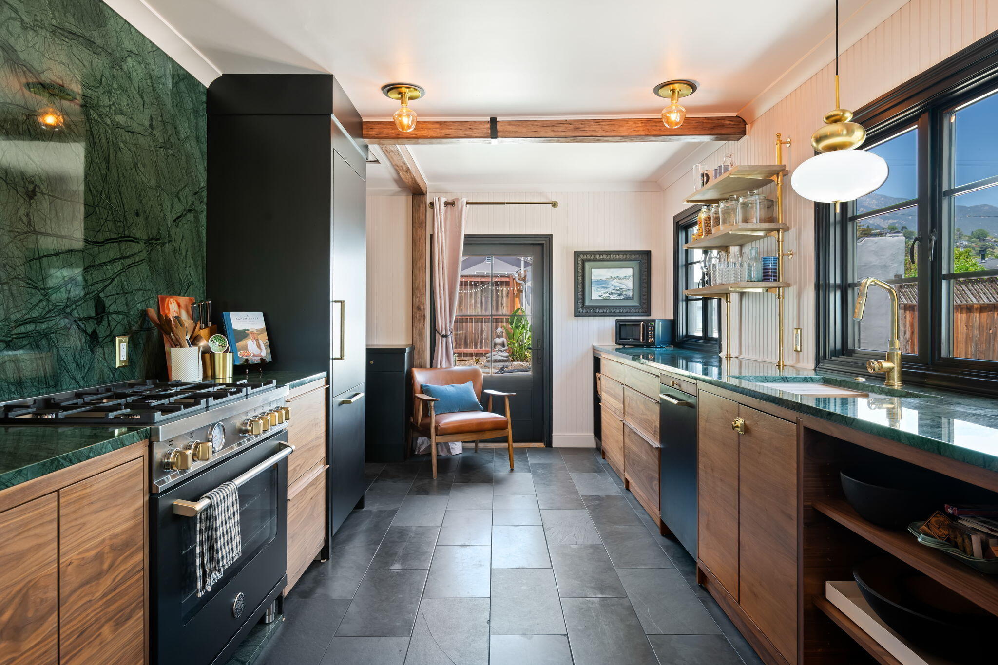 Santa Barbara, California 93105, United States, 4 Bedrooms Bedrooms, ,3 BathroomsBathrooms,Residential,Active,169308