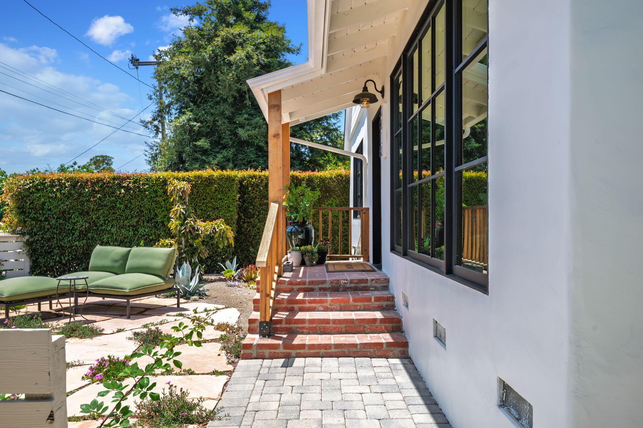 Santa Barbara, California 93105, United States, 4 Bedrooms Bedrooms, ,3 BathroomsBathrooms,Residential,Active,169308