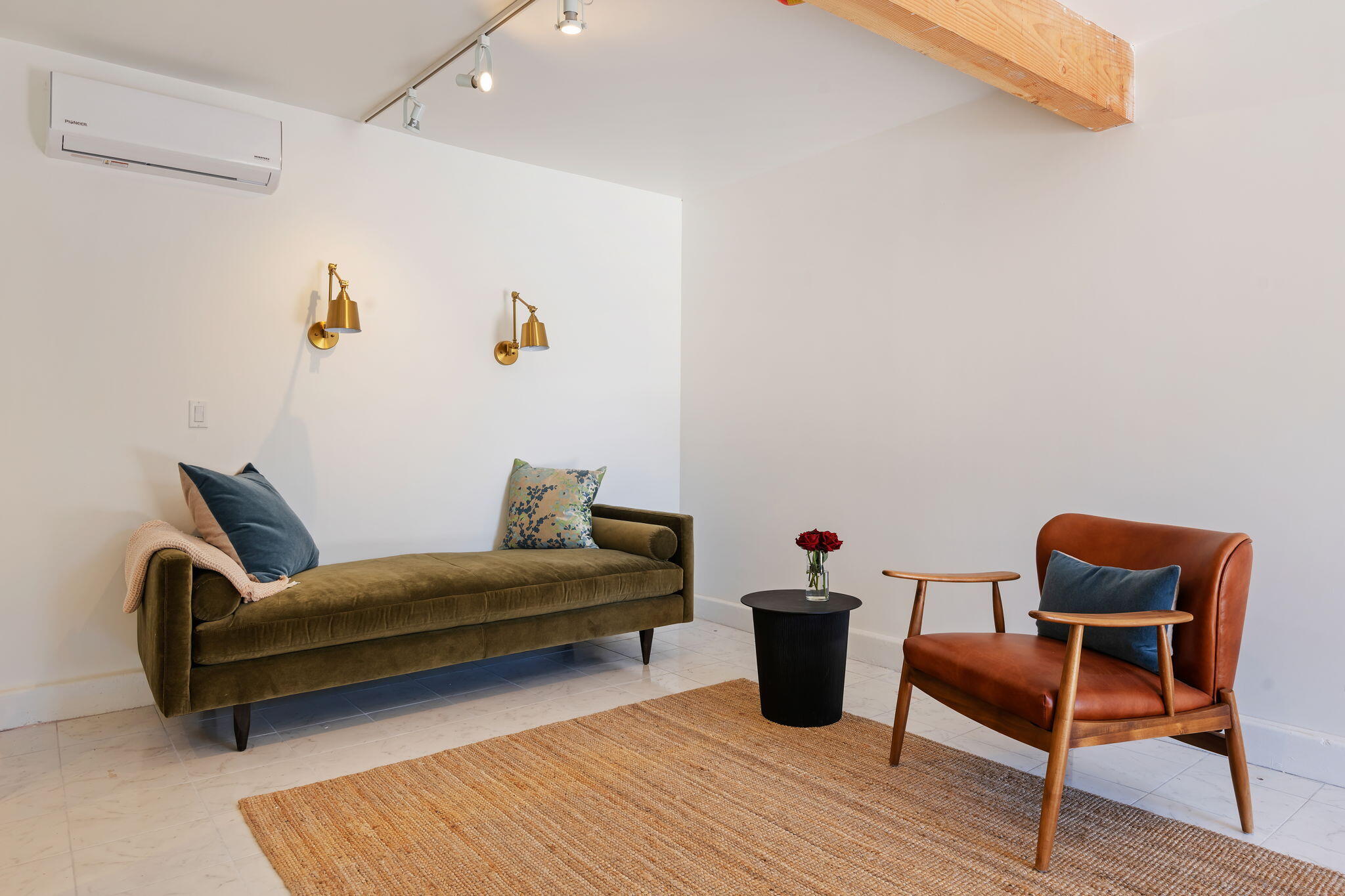 Santa Barbara, California 93105, United States, 4 Bedrooms Bedrooms, ,3 BathroomsBathrooms,Residential,Active,169308