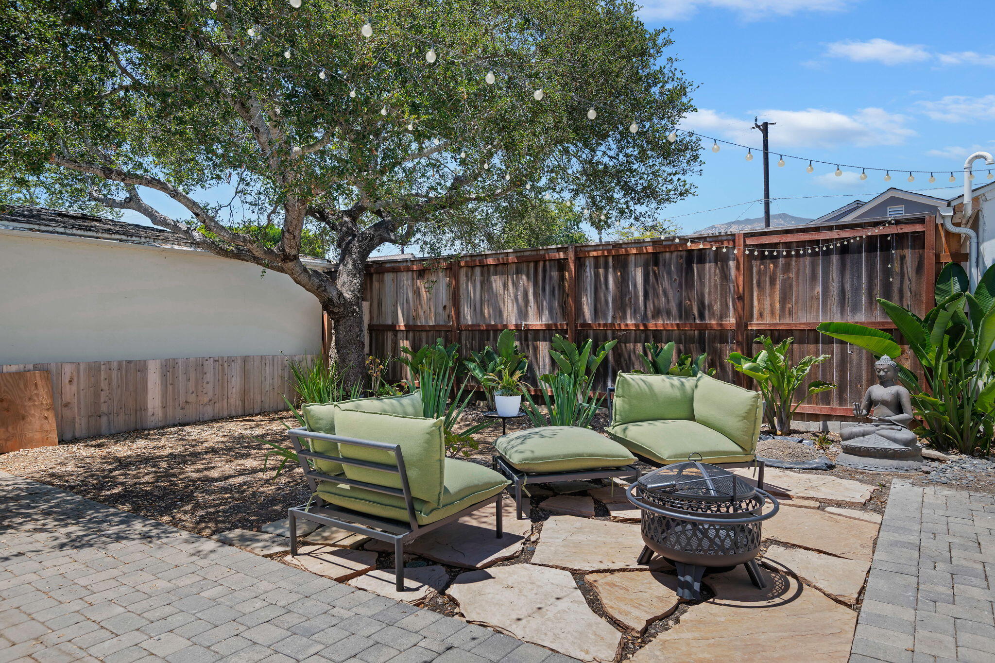 Santa Barbara, California 93105, United States, 4 Bedrooms Bedrooms, ,3 BathroomsBathrooms,Residential,Active,169308