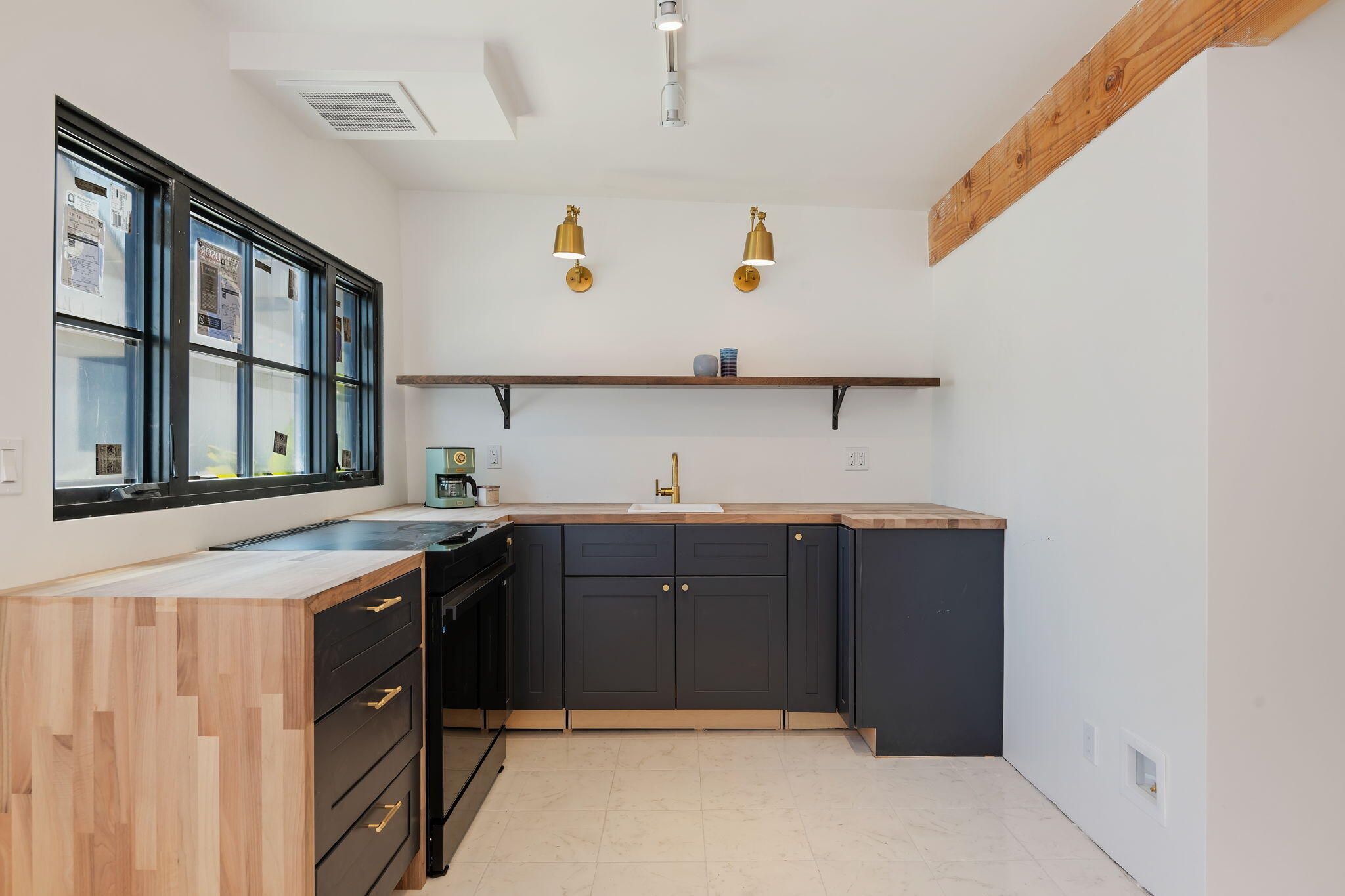 Santa Barbara, California 93105, United States, 4 Bedrooms Bedrooms, ,3 BathroomsBathrooms,Residential,Active,169308