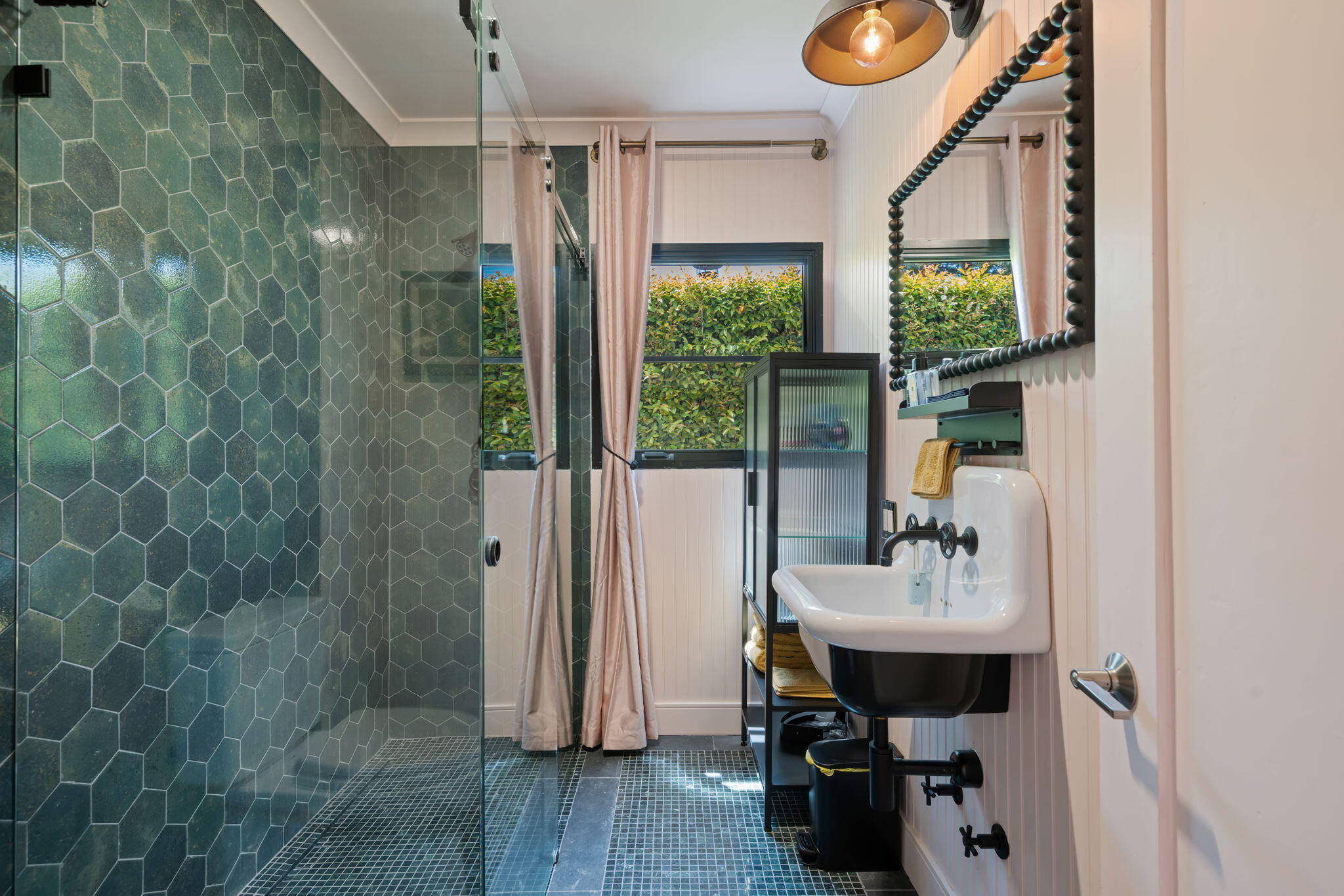 Santa Barbara, California 93105, United States, 4 Bedrooms Bedrooms, ,3 BathroomsBathrooms,Residential,Active,169308