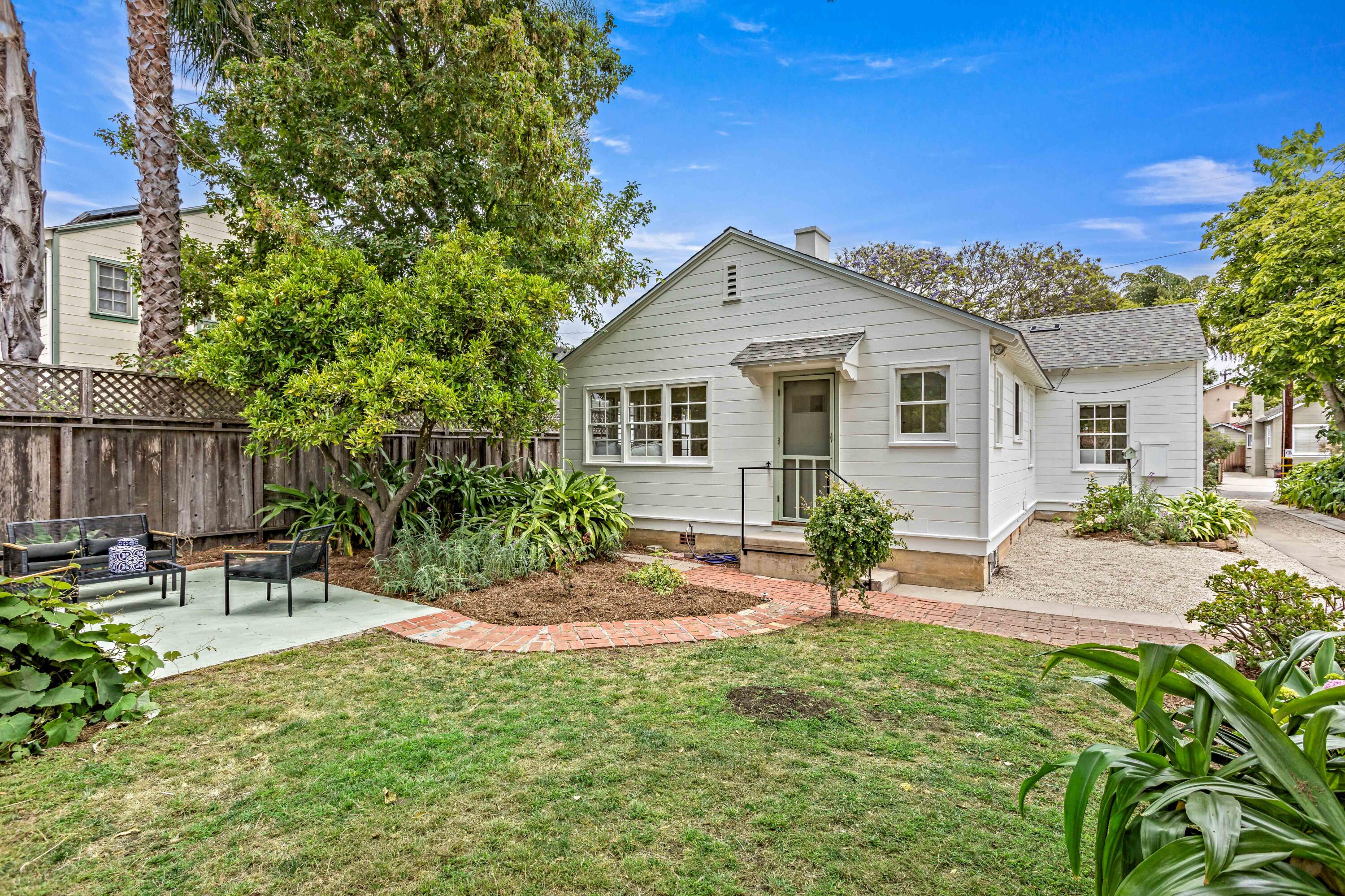 Santa Barbara, California 93101, United States, 3 Bedrooms Bedrooms, ,1 BathroomBathrooms,Residential,Active,152338