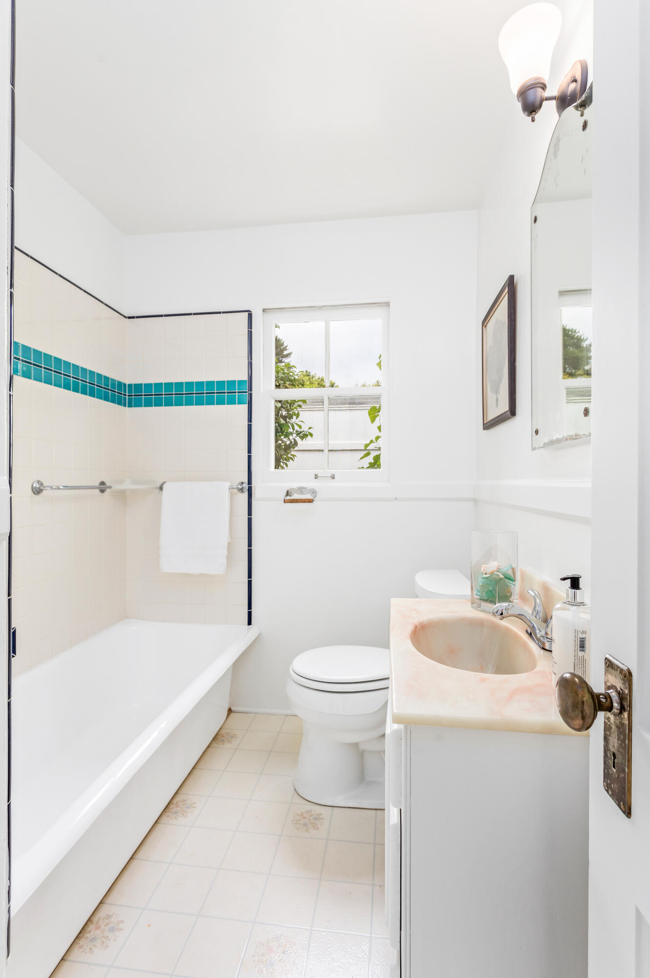 Santa Barbara, California 93101, United States, 3 Bedrooms Bedrooms, ,1 BathroomBathrooms,Residential,Active,152338