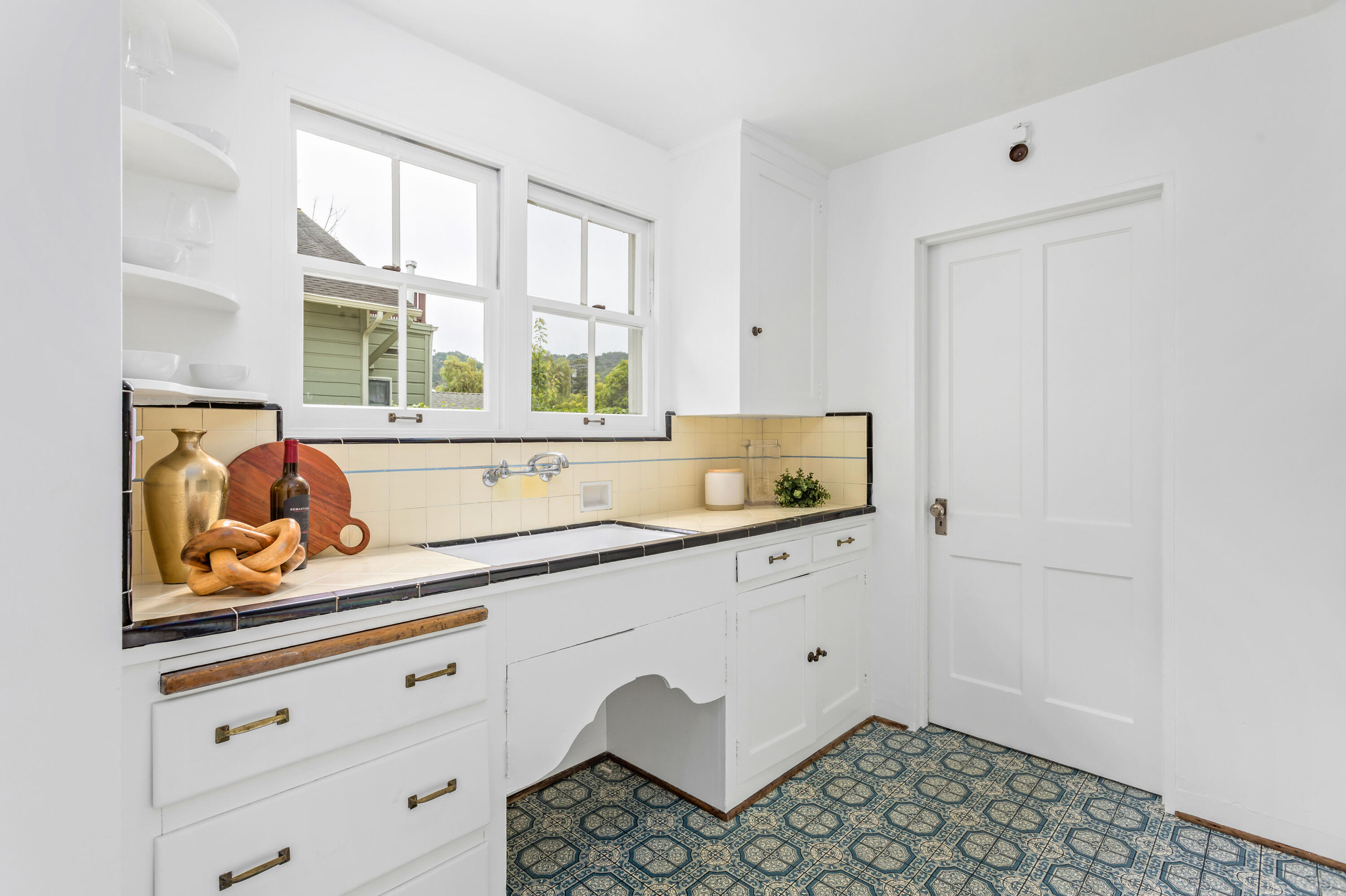 Santa Barbara, California 93101, United States, 3 Bedrooms Bedrooms, ,1 BathroomBathrooms,Residential,Active,152338