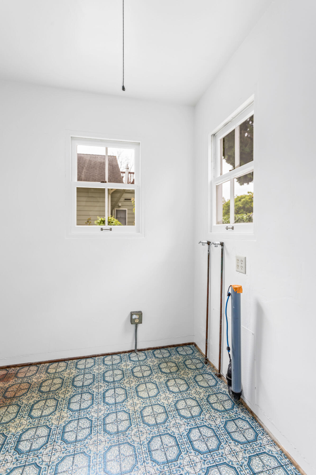 Santa Barbara, California 93101, United States, 3 Bedrooms Bedrooms, ,1 BathroomBathrooms,Residential,Active,152338