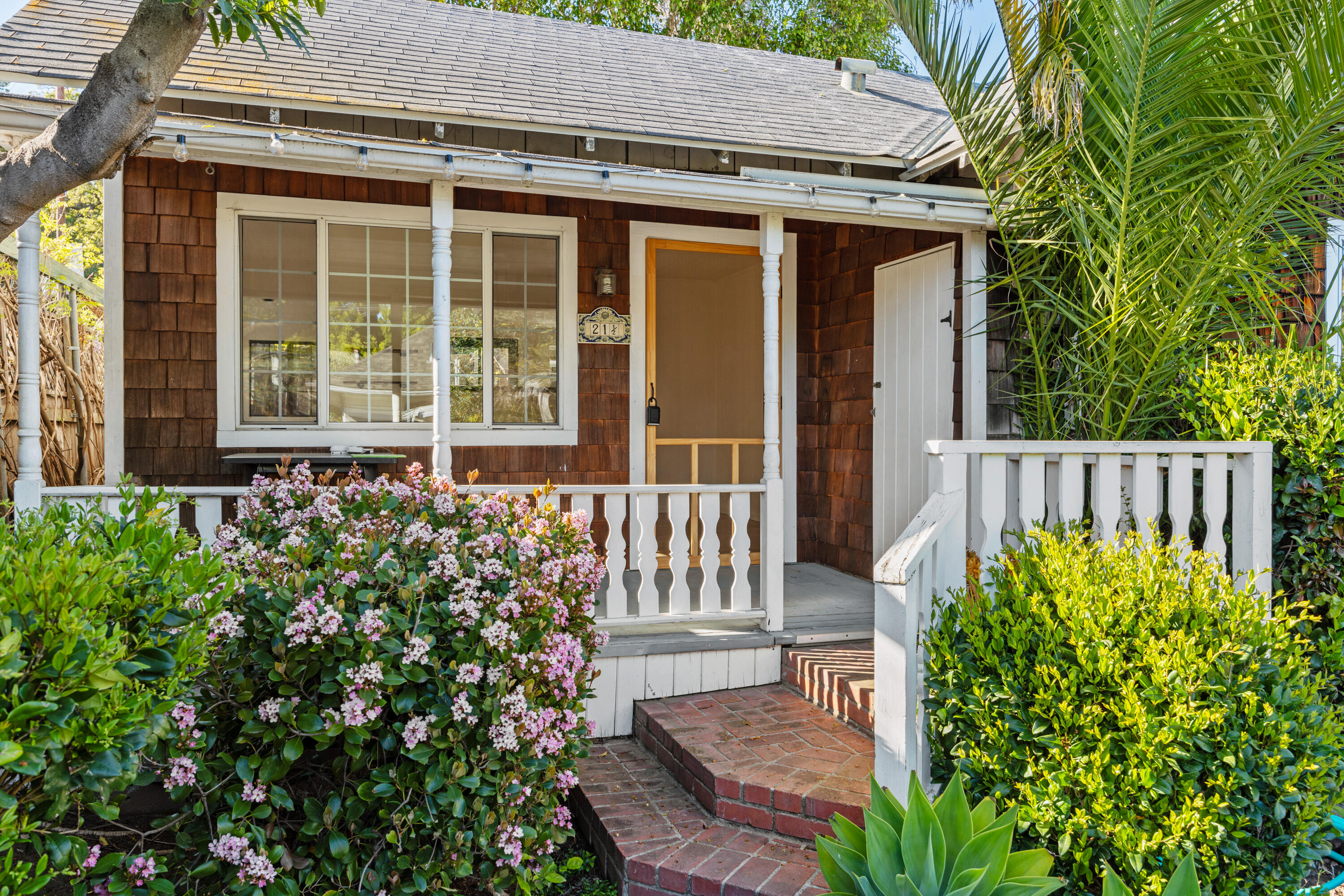 Santa Barbara, California 93101, United States, 5 Bedrooms Bedrooms, ,3 BathroomsBathrooms,Residential,Pending,100227