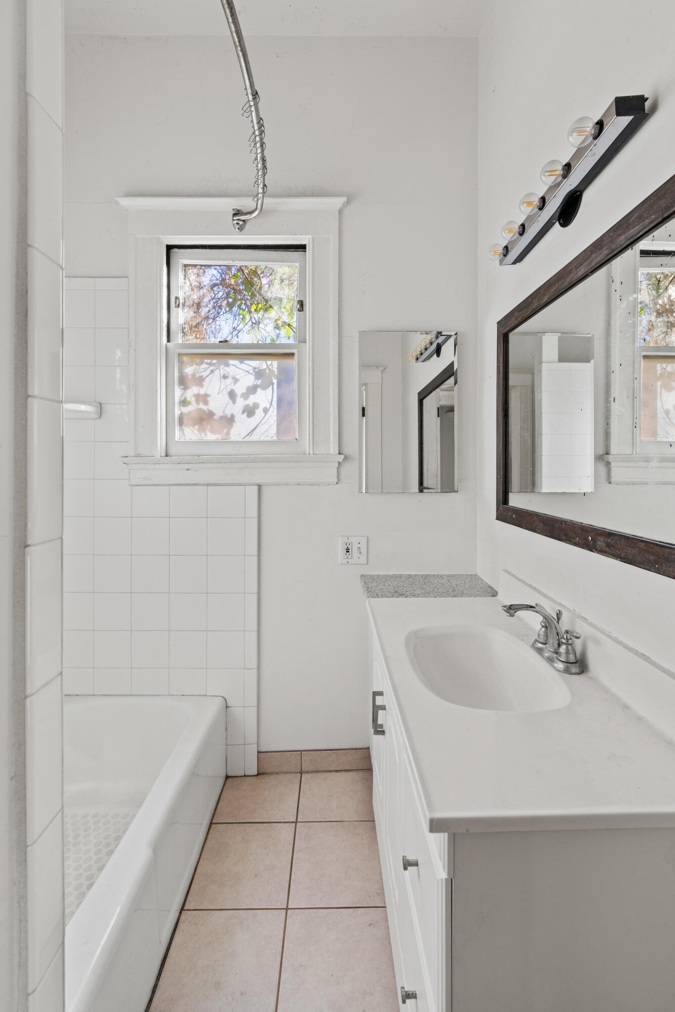 Santa Barbara, California 93101, United States, 5 Bedrooms Bedrooms, ,3 BathroomsBathrooms,Residential,Pending,100227