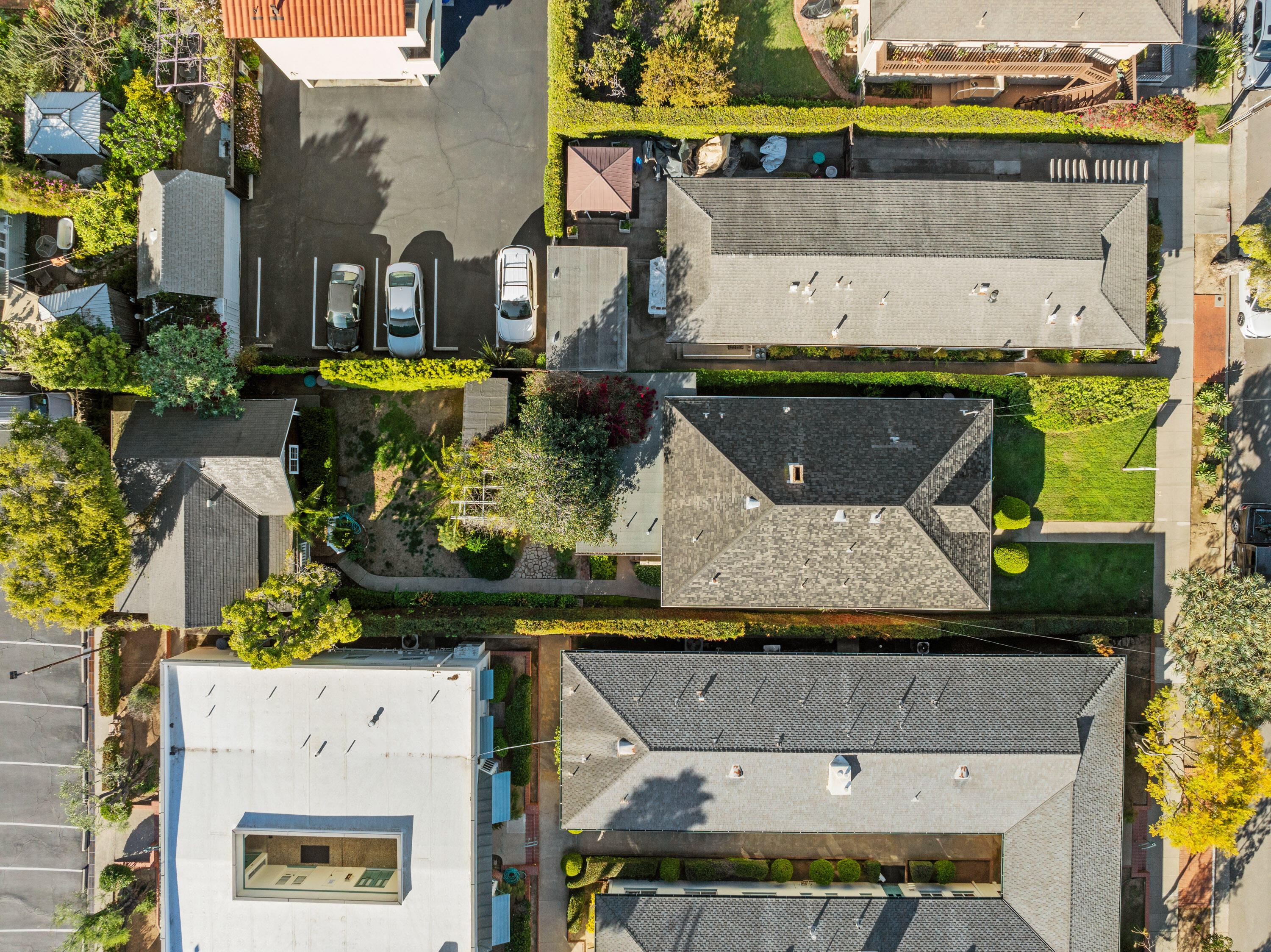 Santa Barbara, California 93101, United States, 5 Bedrooms Bedrooms, ,3 BathroomsBathrooms,Residential,Pending,100227