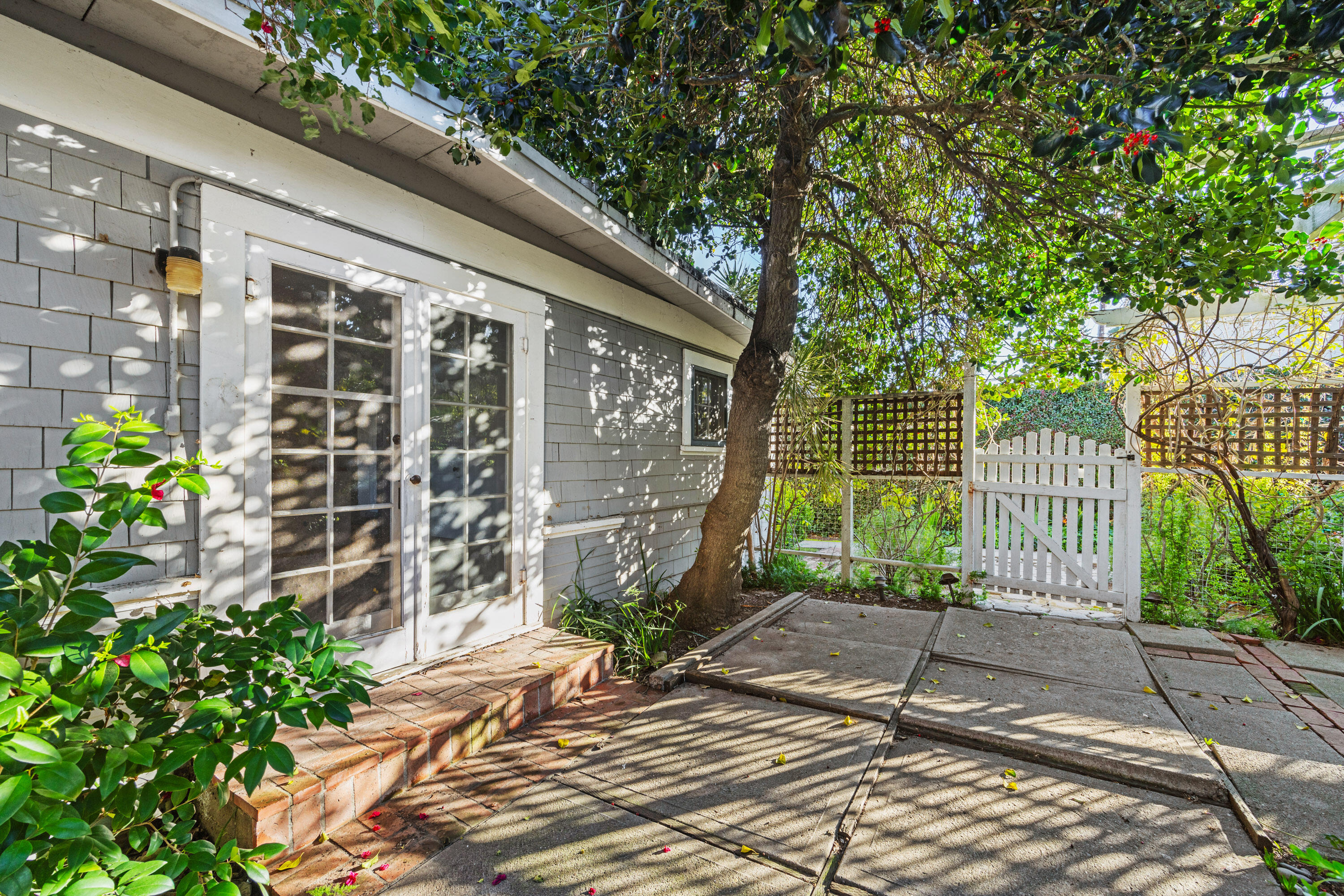 Santa Barbara, California 93101, United States, 5 Bedrooms Bedrooms, ,3 BathroomsBathrooms,Residential,Pending,100227