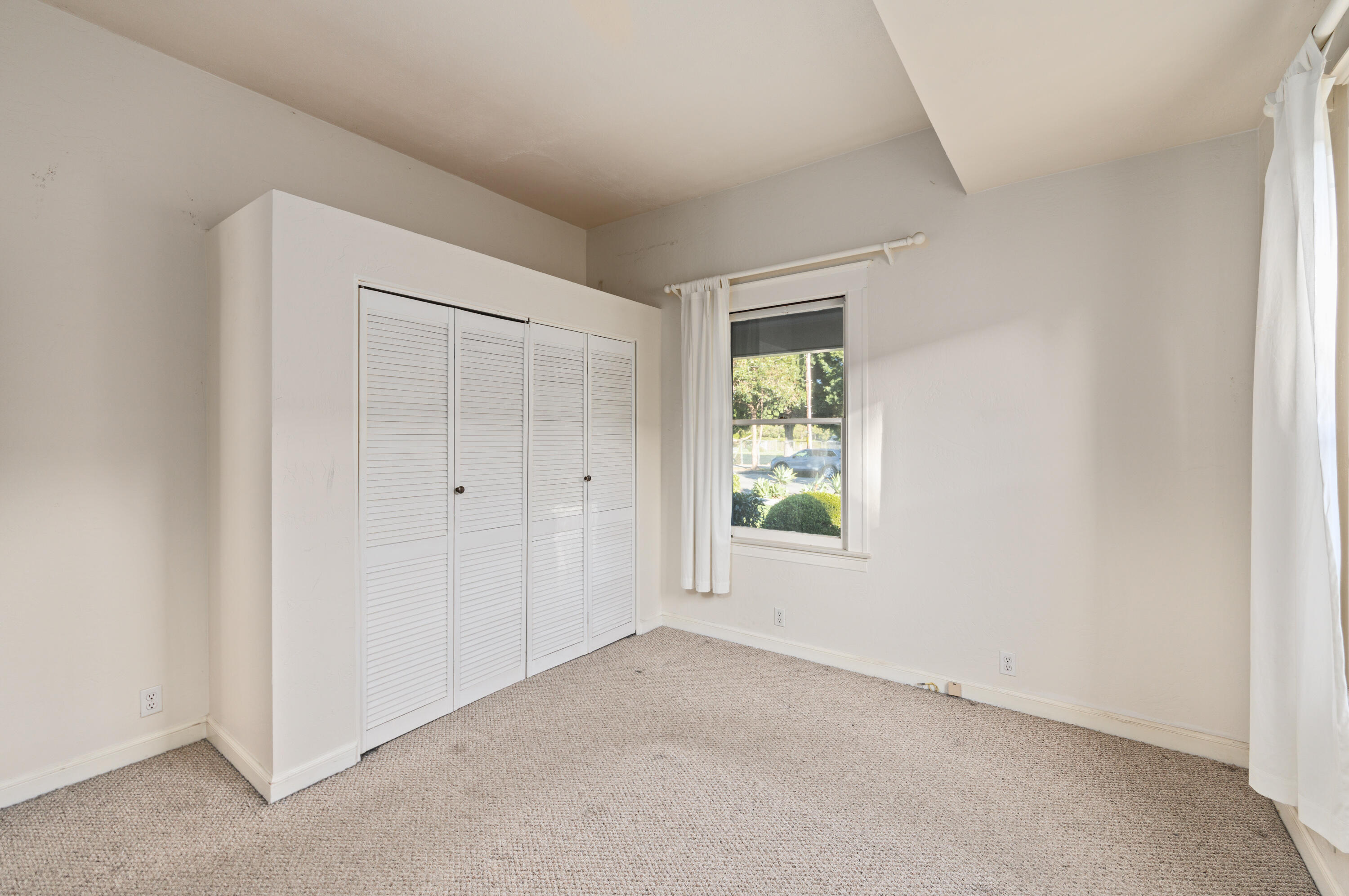 Santa Barbara, California 93101, United States, 5 Bedrooms Bedrooms, ,3 BathroomsBathrooms,Residential,Pending,100227