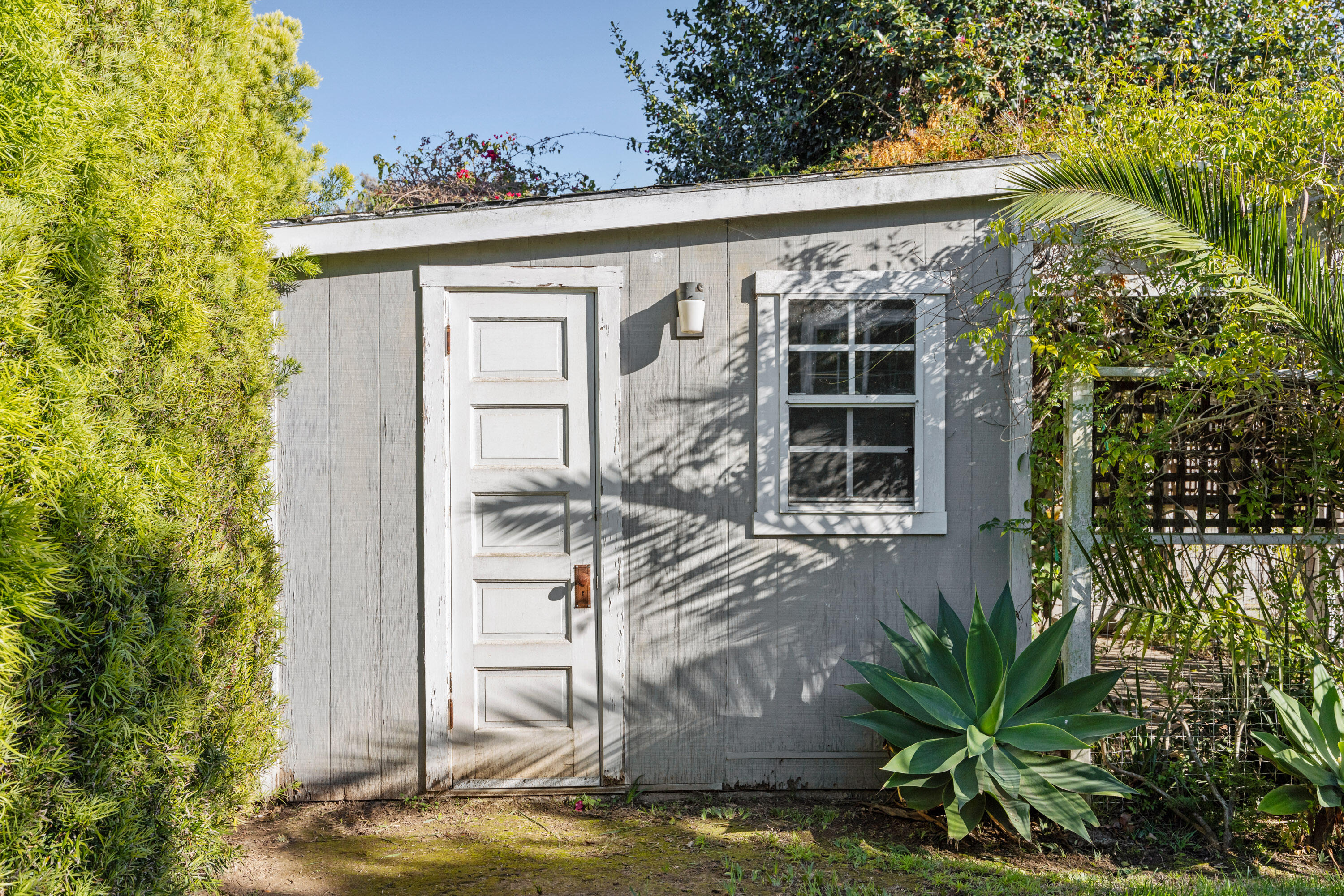 Santa Barbara, California 93101, United States, 5 Bedrooms Bedrooms, ,3 BathroomsBathrooms,Residential,Pending,100227