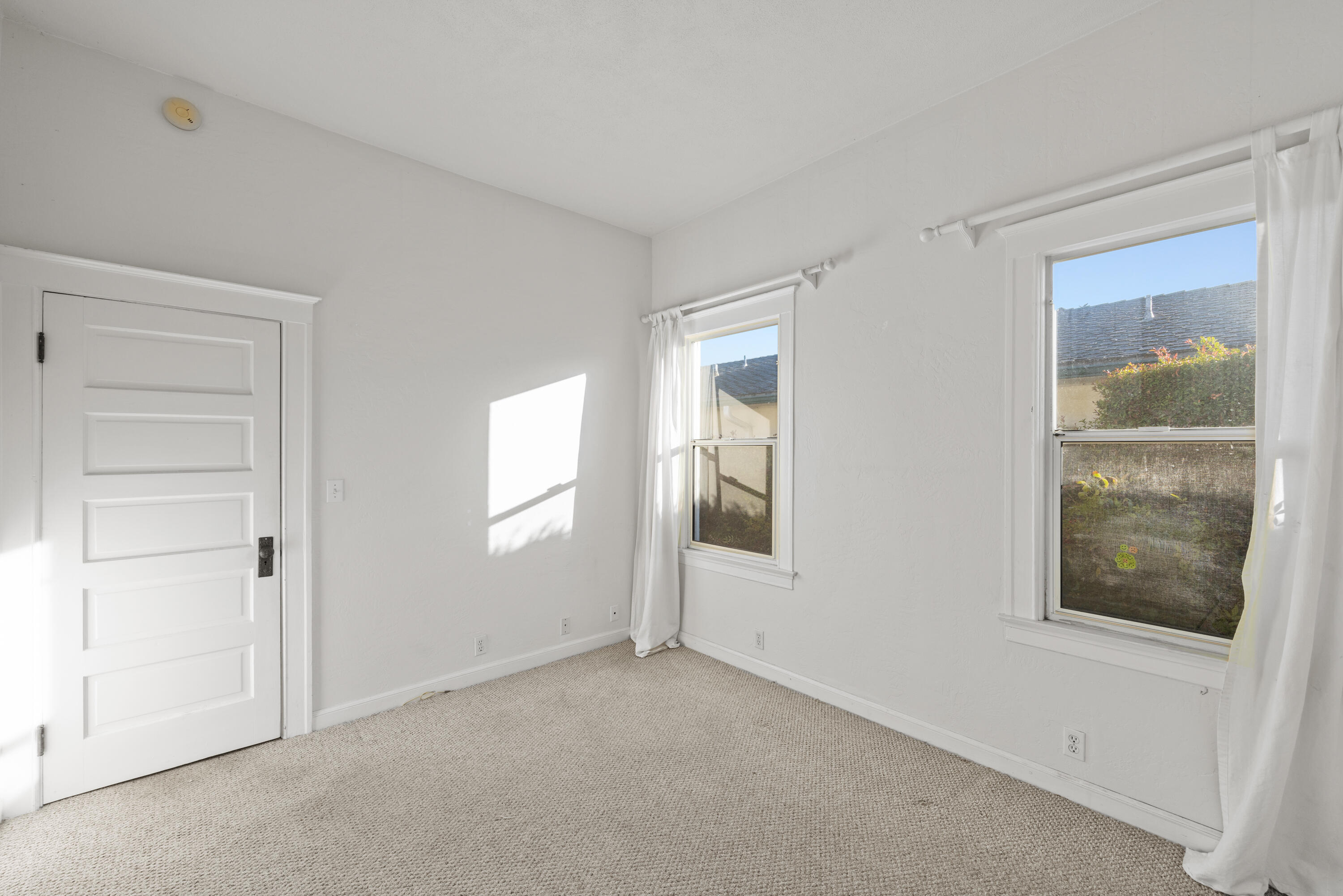 Santa Barbara, California 93101, United States, 5 Bedrooms Bedrooms, ,3 BathroomsBathrooms,Residential,Pending,100227