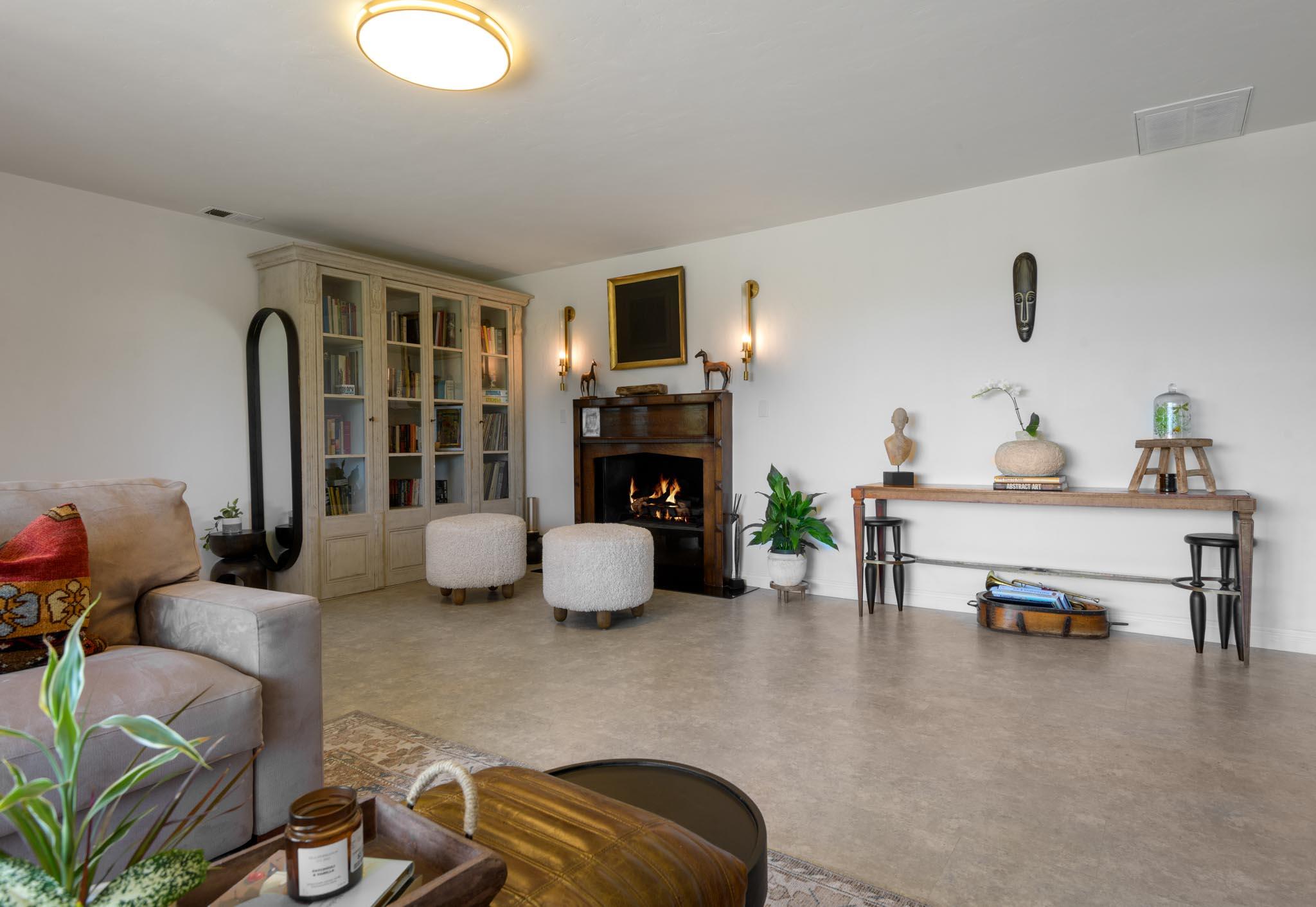 Santa Barbara, California 93109, United States, 3 Bedrooms Bedrooms, ,3 BathroomsBathrooms,Residential,Pending,129563