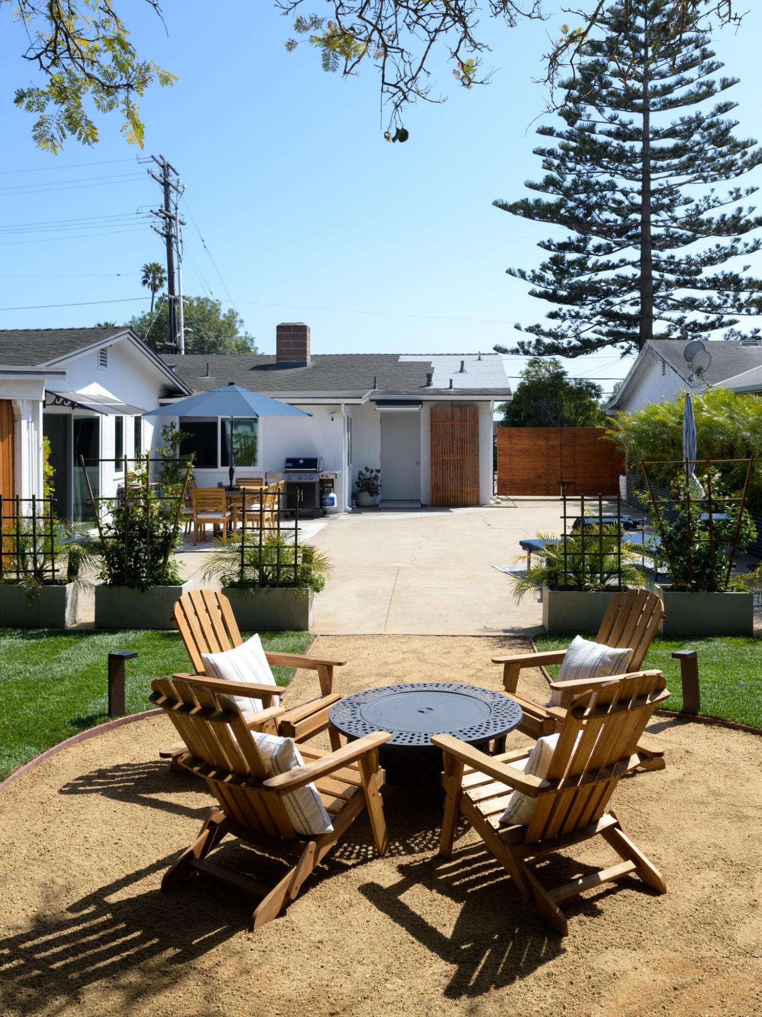 Santa Barbara, California 93109, United States, 3 Bedrooms Bedrooms, ,3 BathroomsBathrooms,Residential,Pending,129563