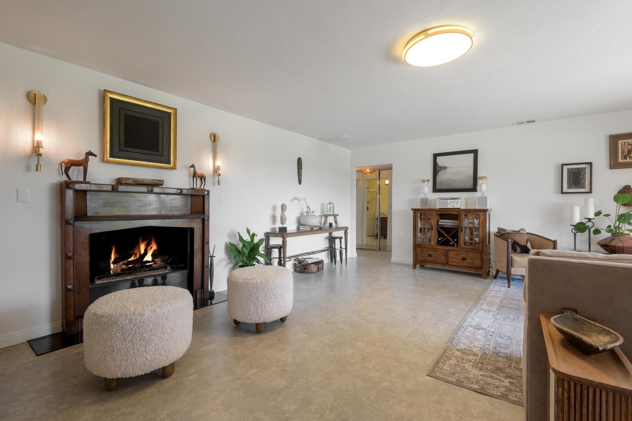 Santa Barbara, California 93109, United States, 3 Bedrooms Bedrooms, ,3 BathroomsBathrooms,Residential,Pending,129563