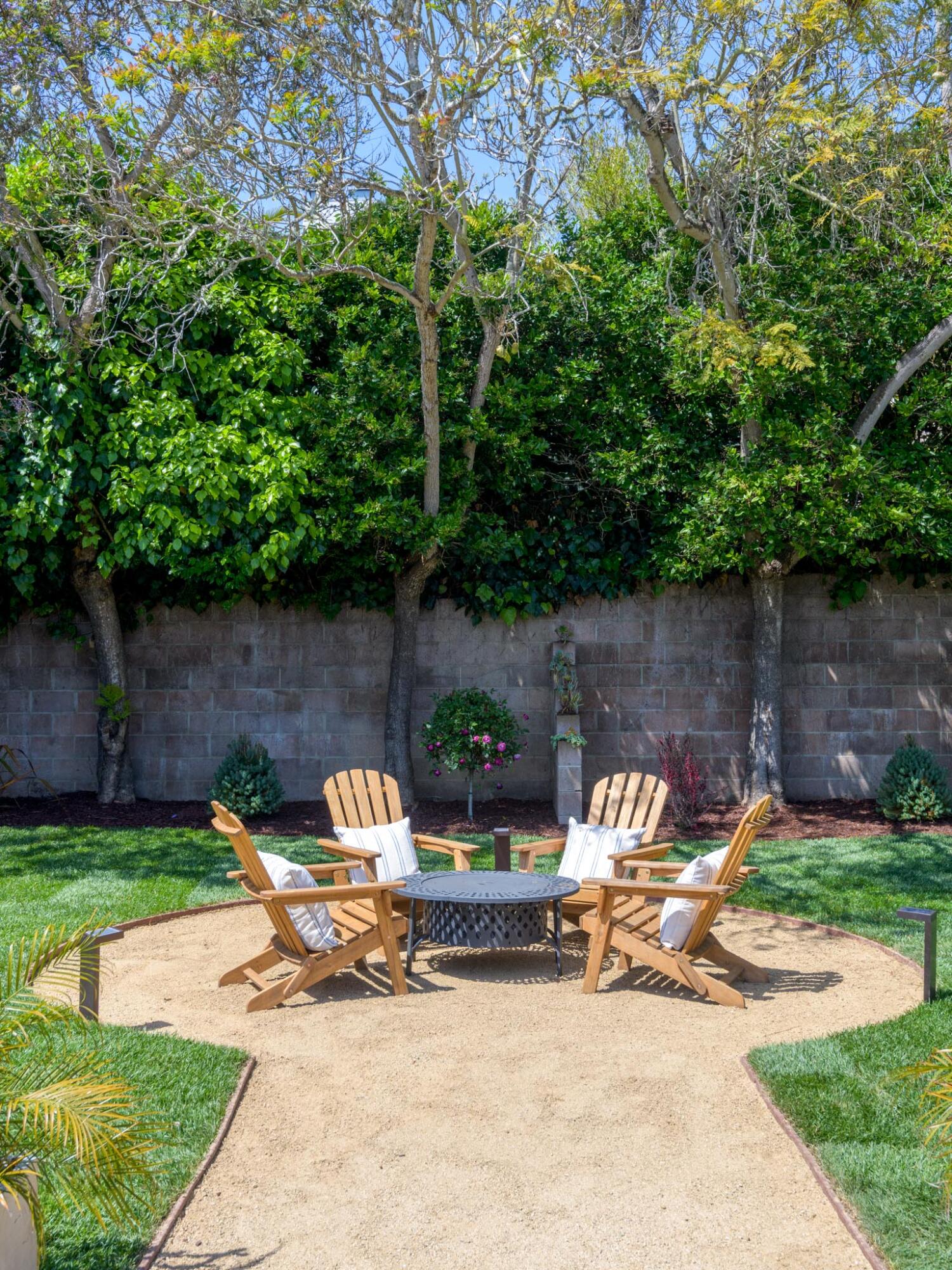 Santa Barbara, California 93109, United States, 3 Bedrooms Bedrooms, ,3 BathroomsBathrooms,Residential,Pending,129563