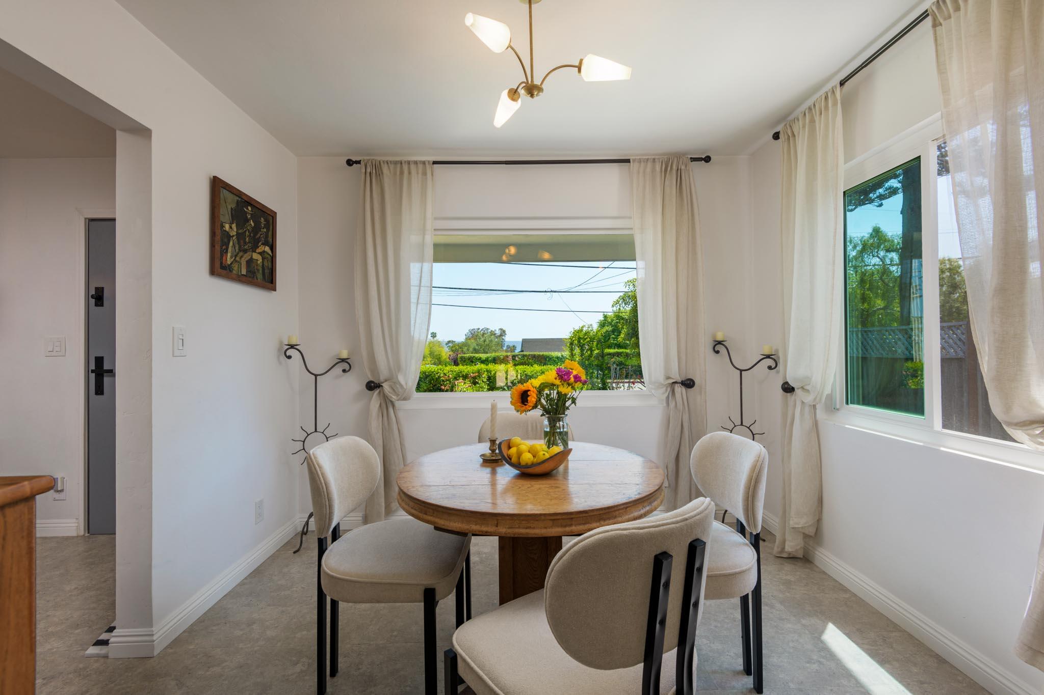 Santa Barbara, California 93109, United States, 3 Bedrooms Bedrooms, ,3 BathroomsBathrooms,Residential,Pending,129563