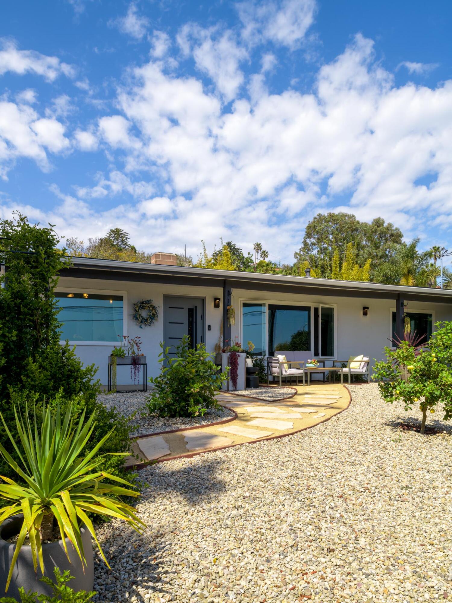 Santa Barbara, California 93109, United States, 3 Bedrooms Bedrooms, ,3 BathroomsBathrooms,Residential,Pending,129563