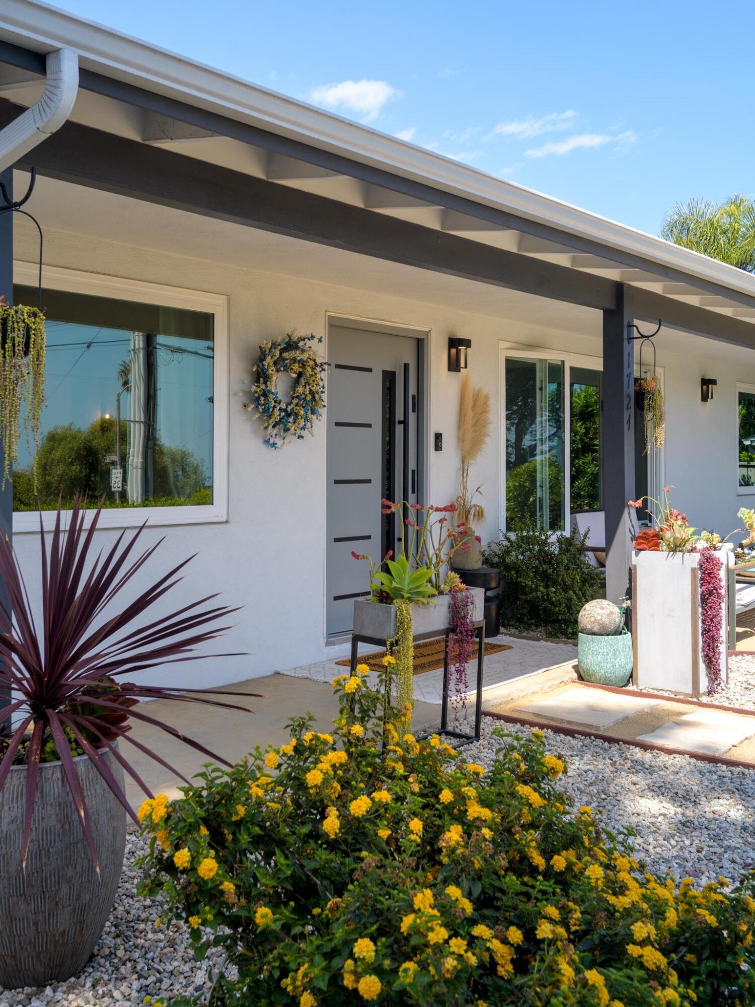 Santa Barbara, California 93109, United States, 3 Bedrooms Bedrooms, ,3 BathroomsBathrooms,Residential,Pending,129563