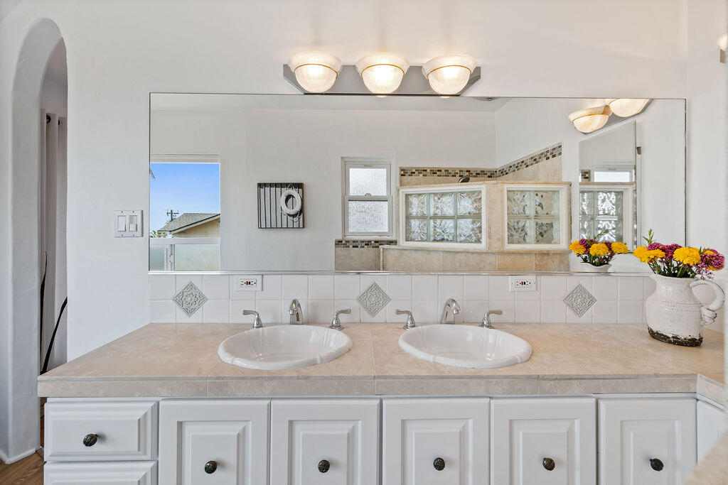 Summerland, California 93067, United States, 3 Bedrooms Bedrooms, ,3 BathroomsBathrooms,Residential,Active,16955