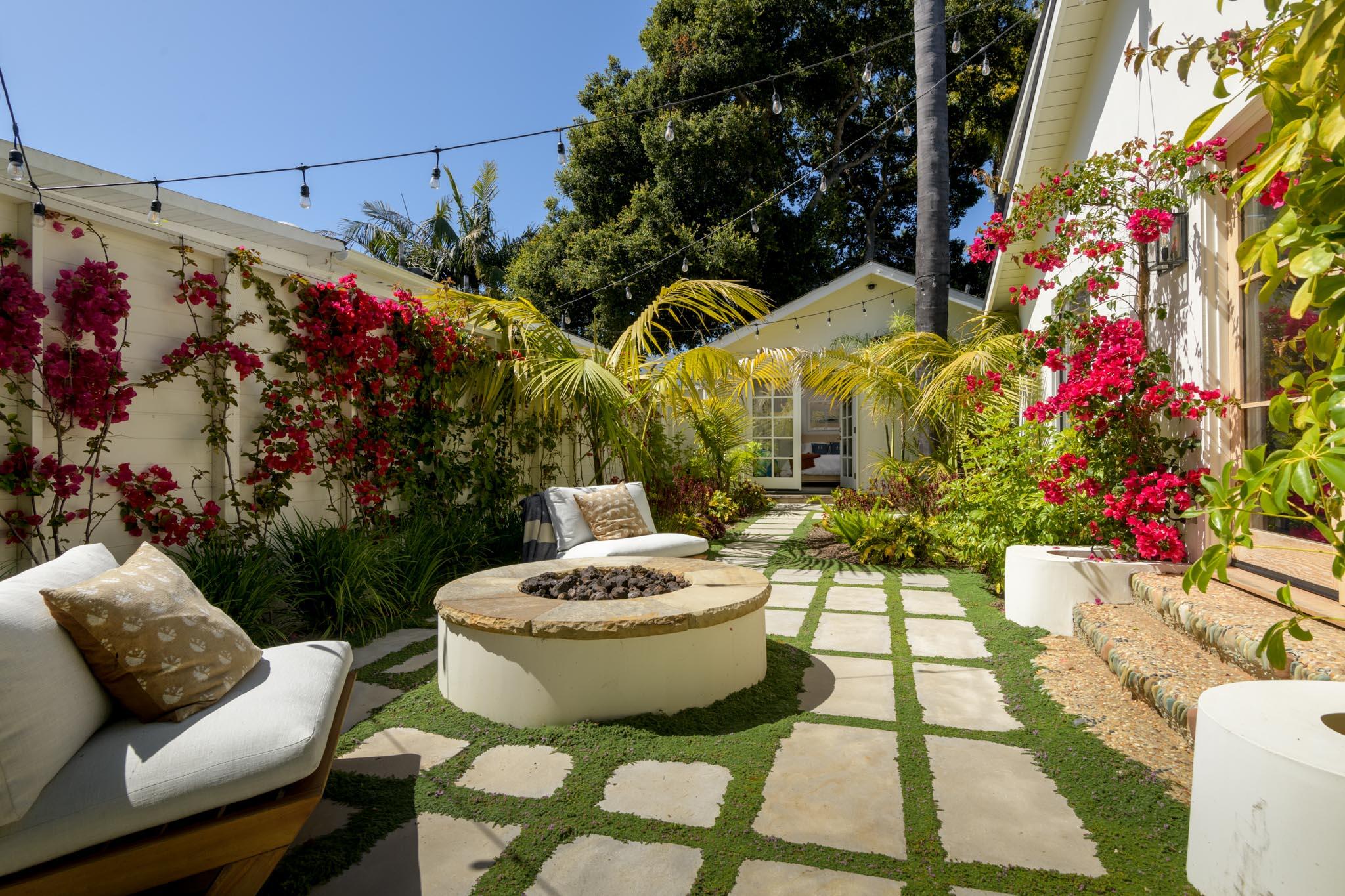 Montecito, California 93108, United States, 5 Bedrooms Bedrooms, ,5 BathroomsBathrooms,Residential,Active,103328