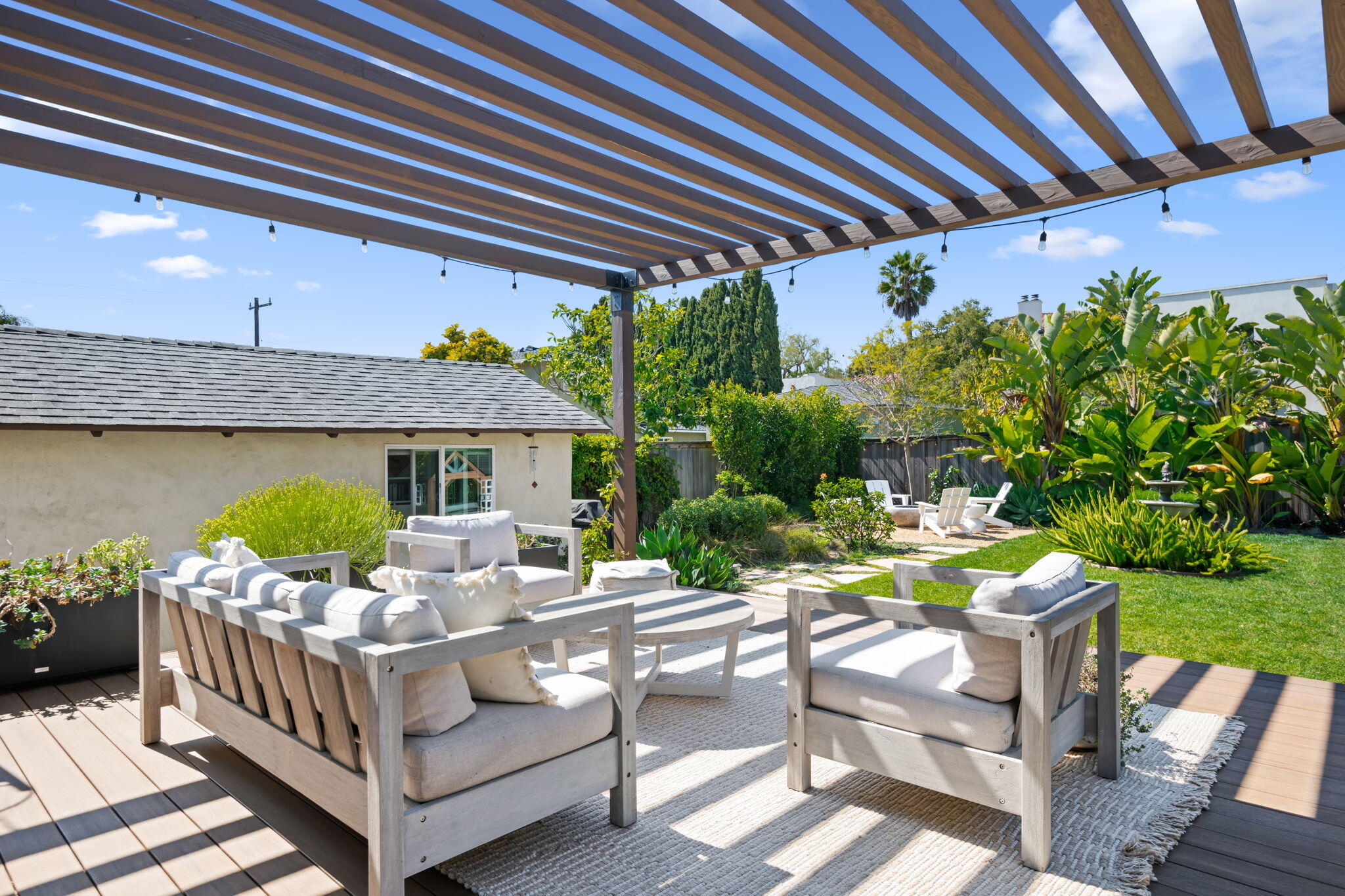 Santa Barbara, California 93103, United States, 2 Bedrooms Bedrooms, ,1 BathroomBathrooms,Residential,Pending,94230