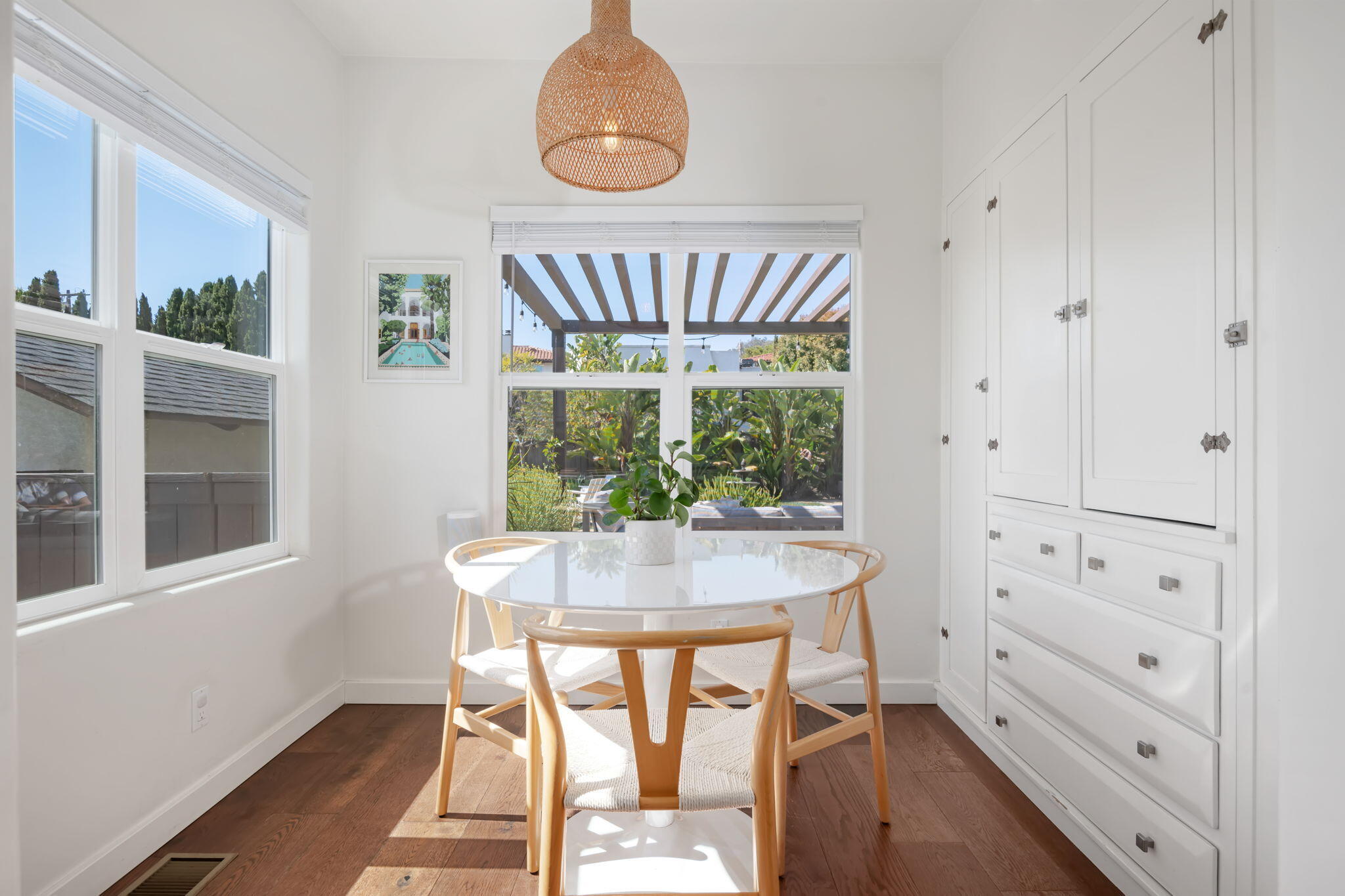 Santa Barbara, California 93103, United States, 2 Bedrooms Bedrooms, ,1 BathroomBathrooms,Residential,Pending,94230