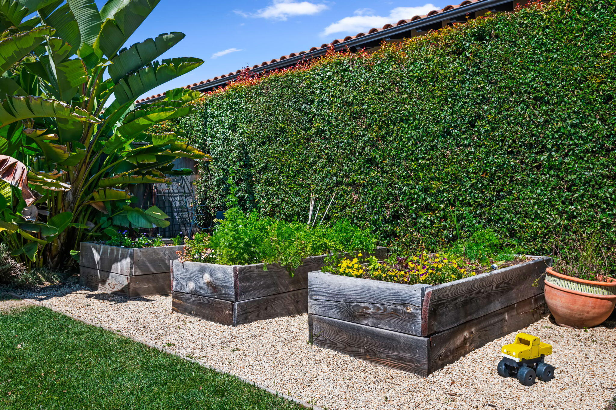 Santa Barbara, California 93103, United States, 2 Bedrooms Bedrooms, ,1 BathroomBathrooms,Residential,Pending,94230