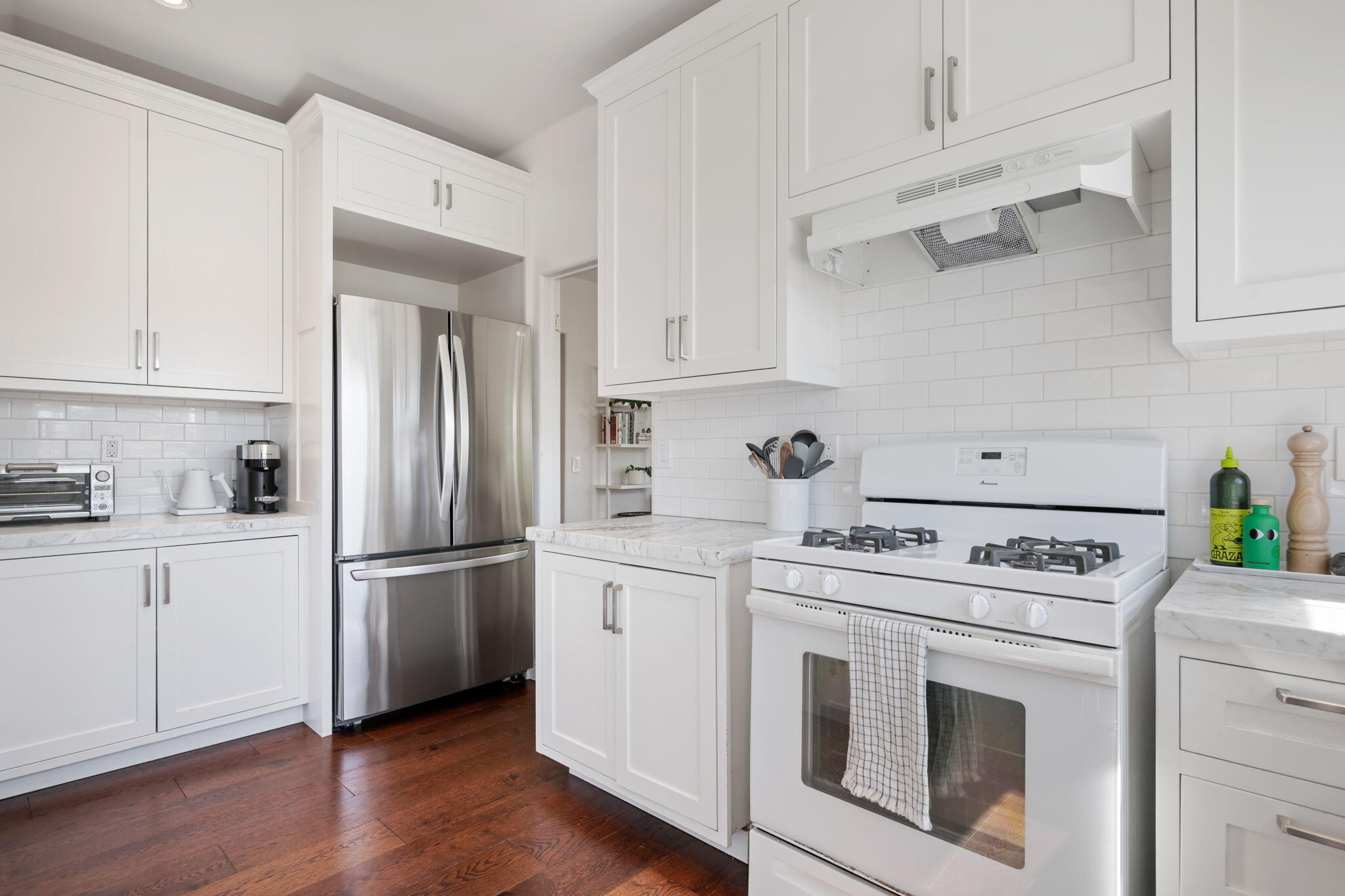 Santa Barbara, California 93103, United States, 2 Bedrooms Bedrooms, ,1 BathroomBathrooms,Residential,Pending,94230