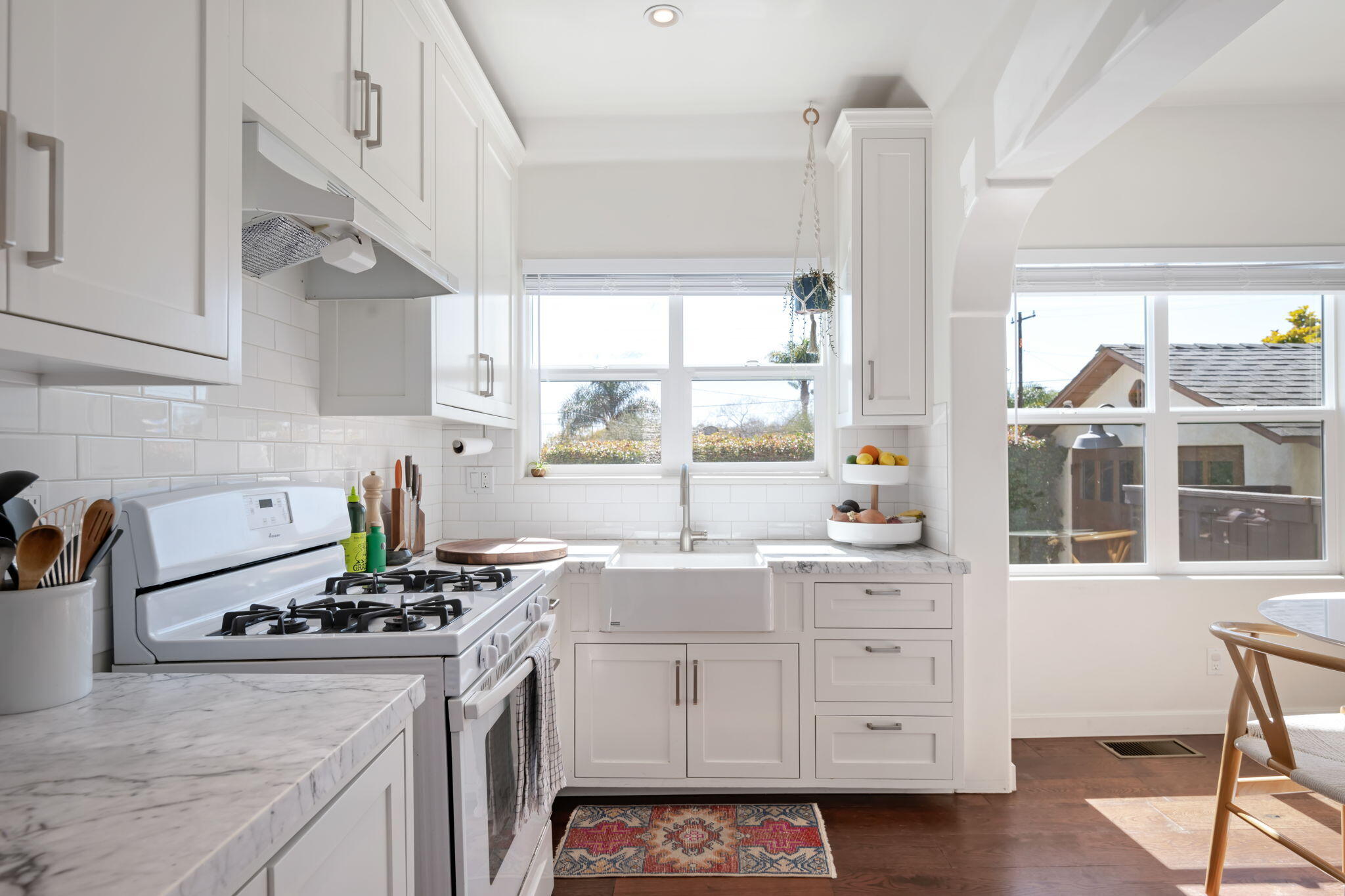 Santa Barbara, California 93103, United States, 2 Bedrooms Bedrooms, ,1 BathroomBathrooms,Residential,Pending,94230