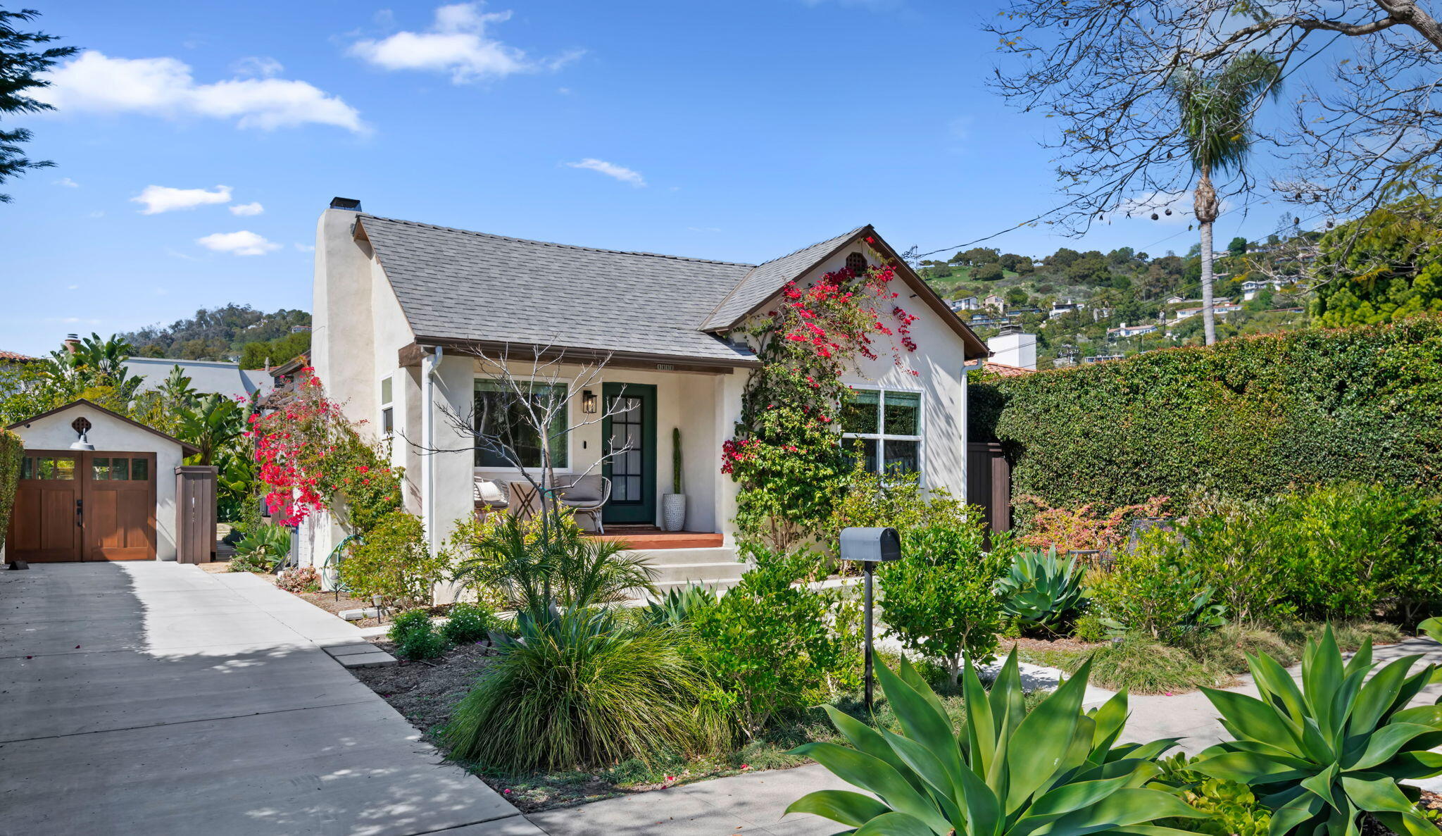 Santa Barbara, California 93103, United States, 2 Bedrooms Bedrooms, ,1 BathroomBathrooms,Residential,Pending,94230