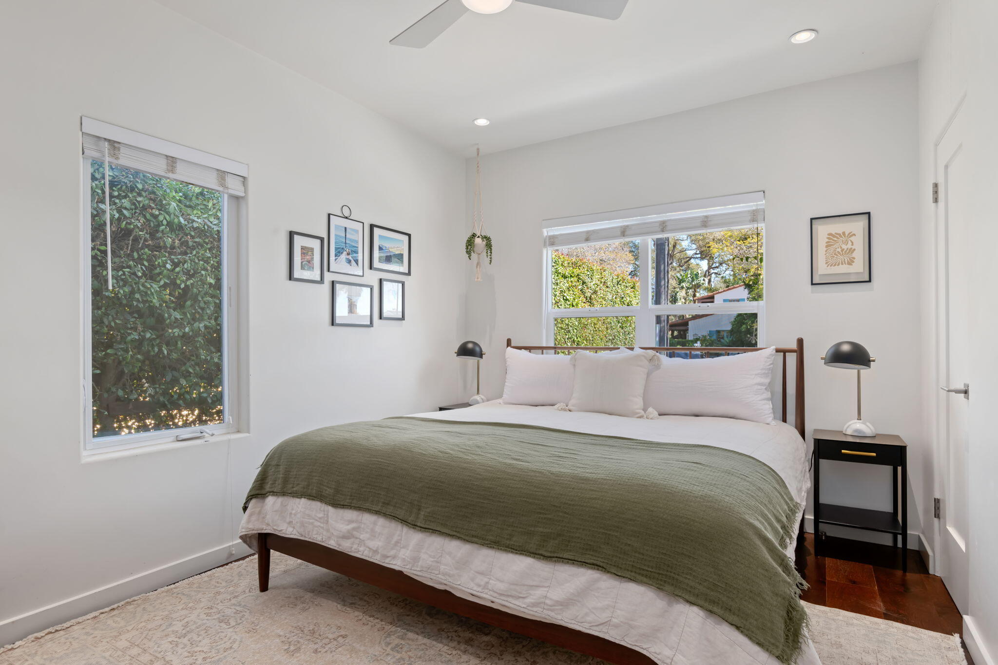 Santa Barbara, California 93103, United States, 2 Bedrooms Bedrooms, ,1 BathroomBathrooms,Residential,Pending,94230