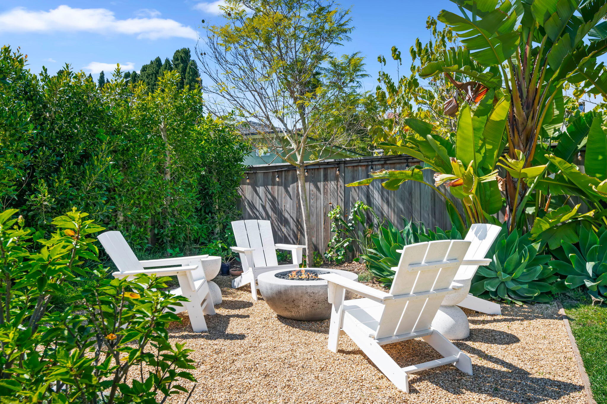 Santa Barbara, California 93103, United States, 2 Bedrooms Bedrooms, ,1 BathroomBathrooms,Residential,Pending,94230