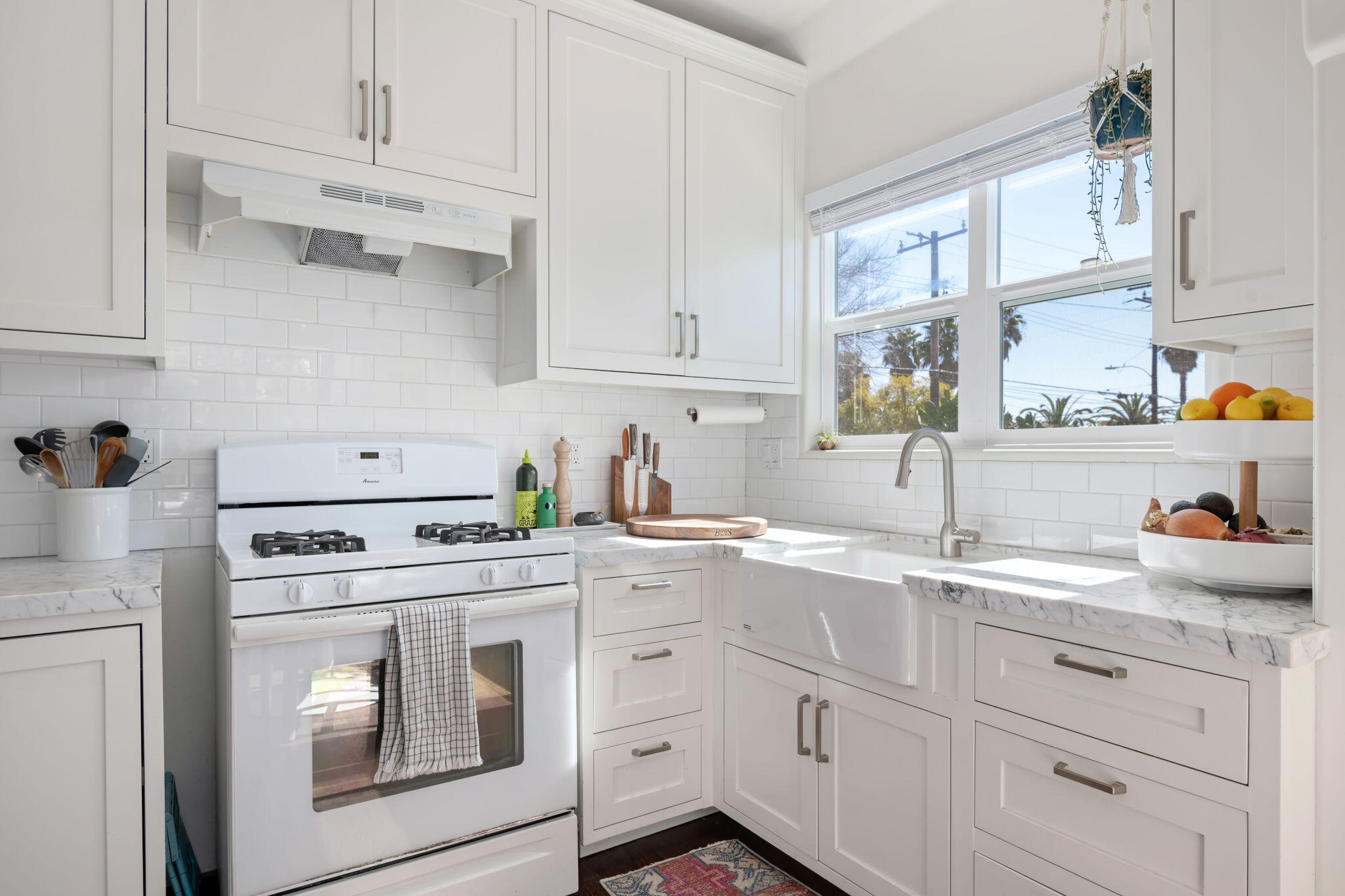 Santa Barbara, California 93103, United States, 2 Bedrooms Bedrooms, ,1 BathroomBathrooms,Residential,Pending,94230