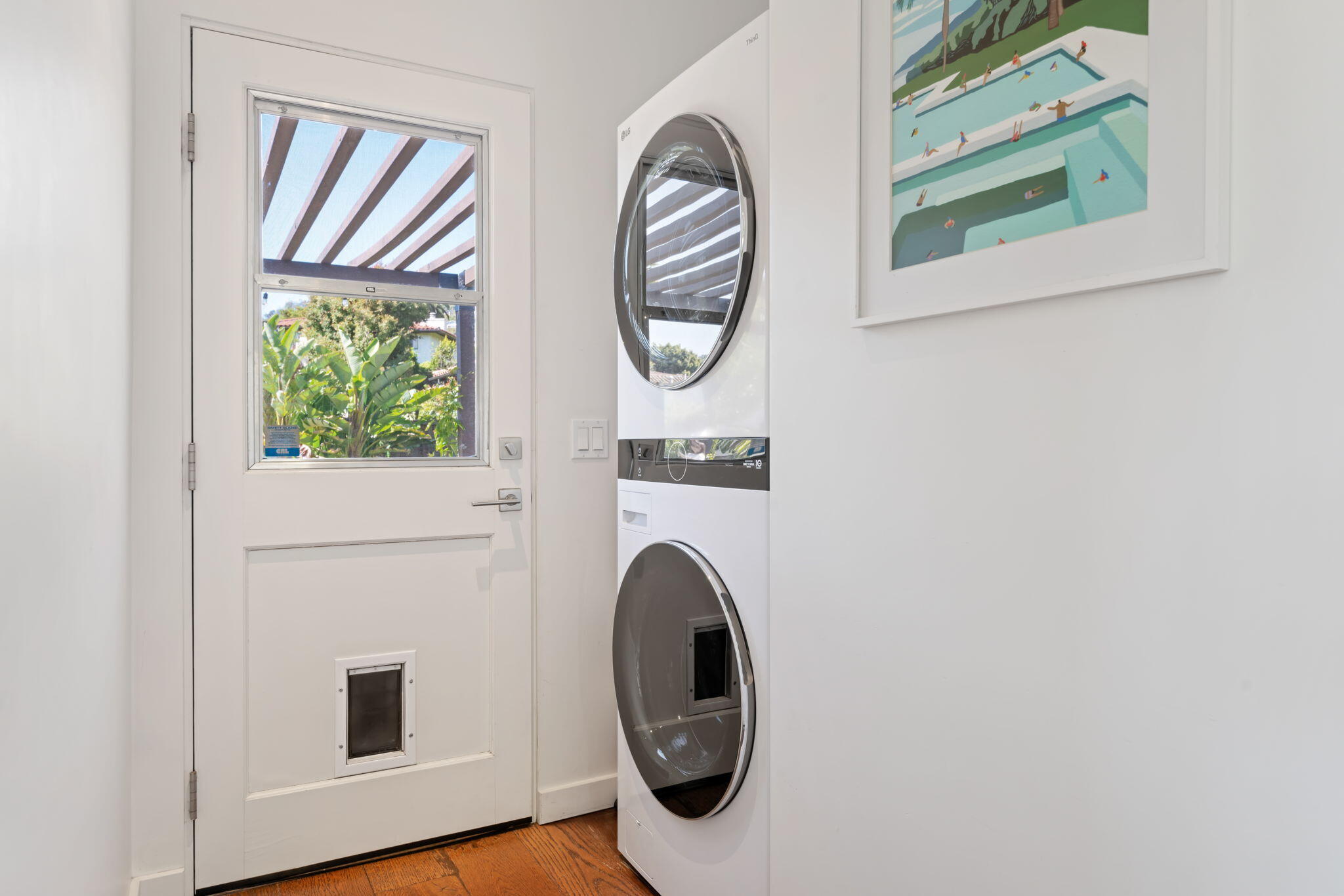 Santa Barbara, California 93103, United States, 2 Bedrooms Bedrooms, ,1 BathroomBathrooms,Residential,Pending,94230