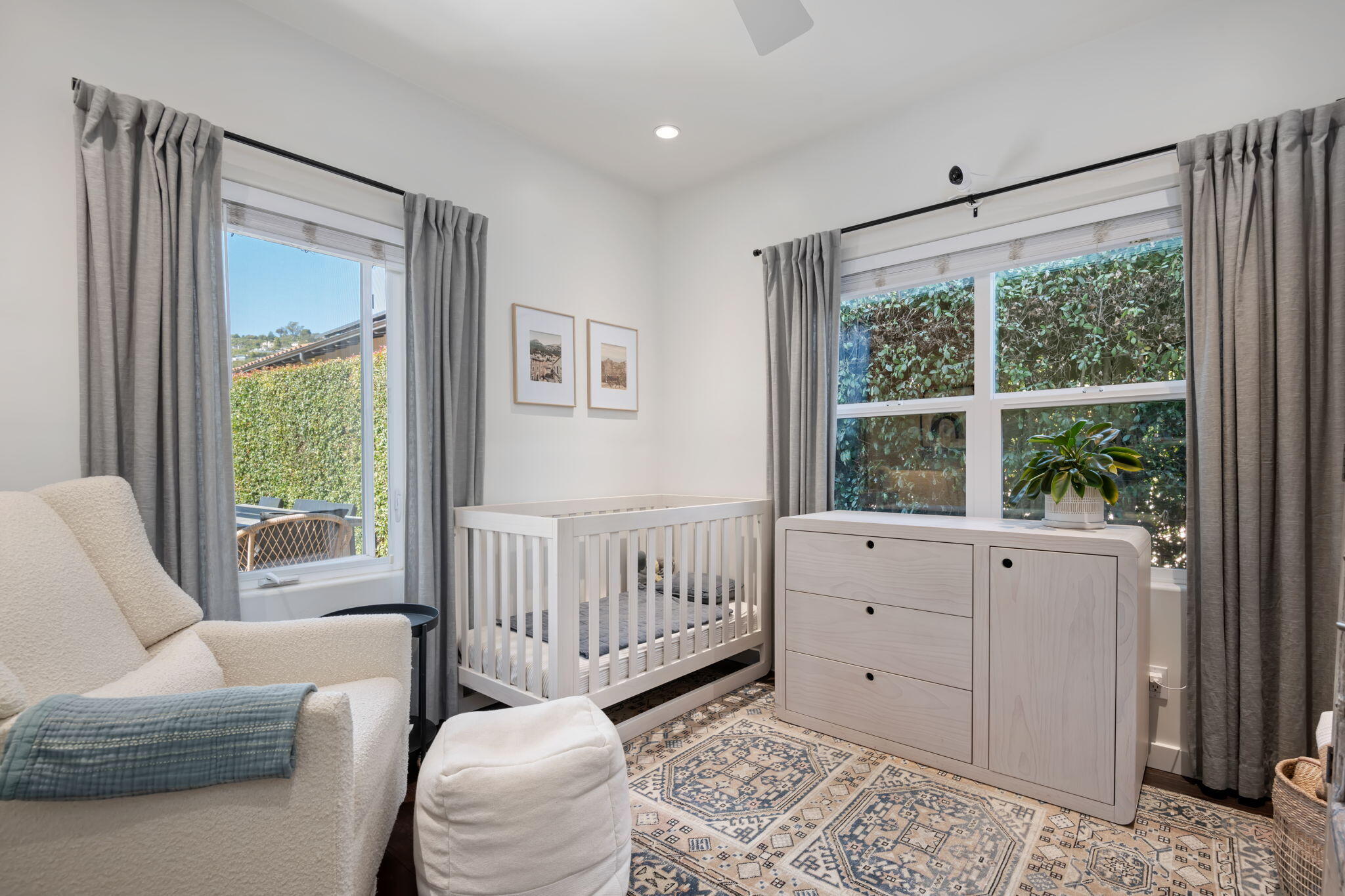 Santa Barbara, California 93103, United States, 2 Bedrooms Bedrooms, ,1 BathroomBathrooms,Residential,Pending,94230