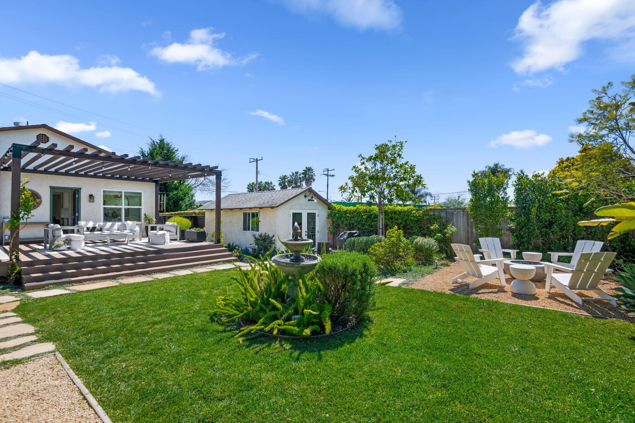 Santa Barbara, California 93103, United States, 2 Bedrooms Bedrooms, ,1 BathroomBathrooms,Residential,Pending,94230