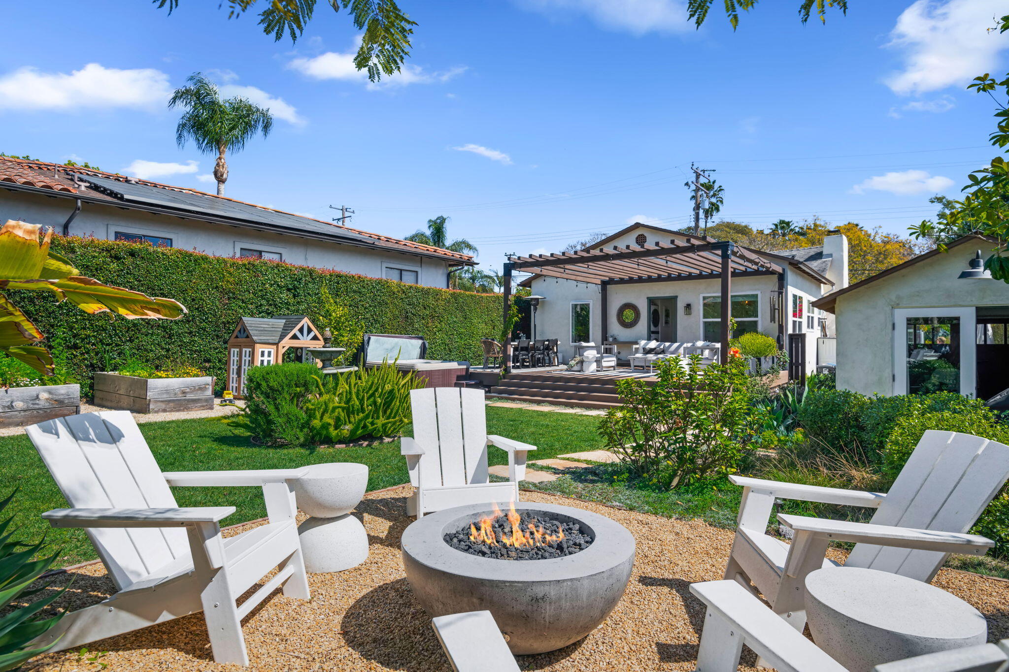 Santa Barbara, California 93103, United States, 2 Bedrooms Bedrooms, ,1 BathroomBathrooms,Residential,Pending,94230