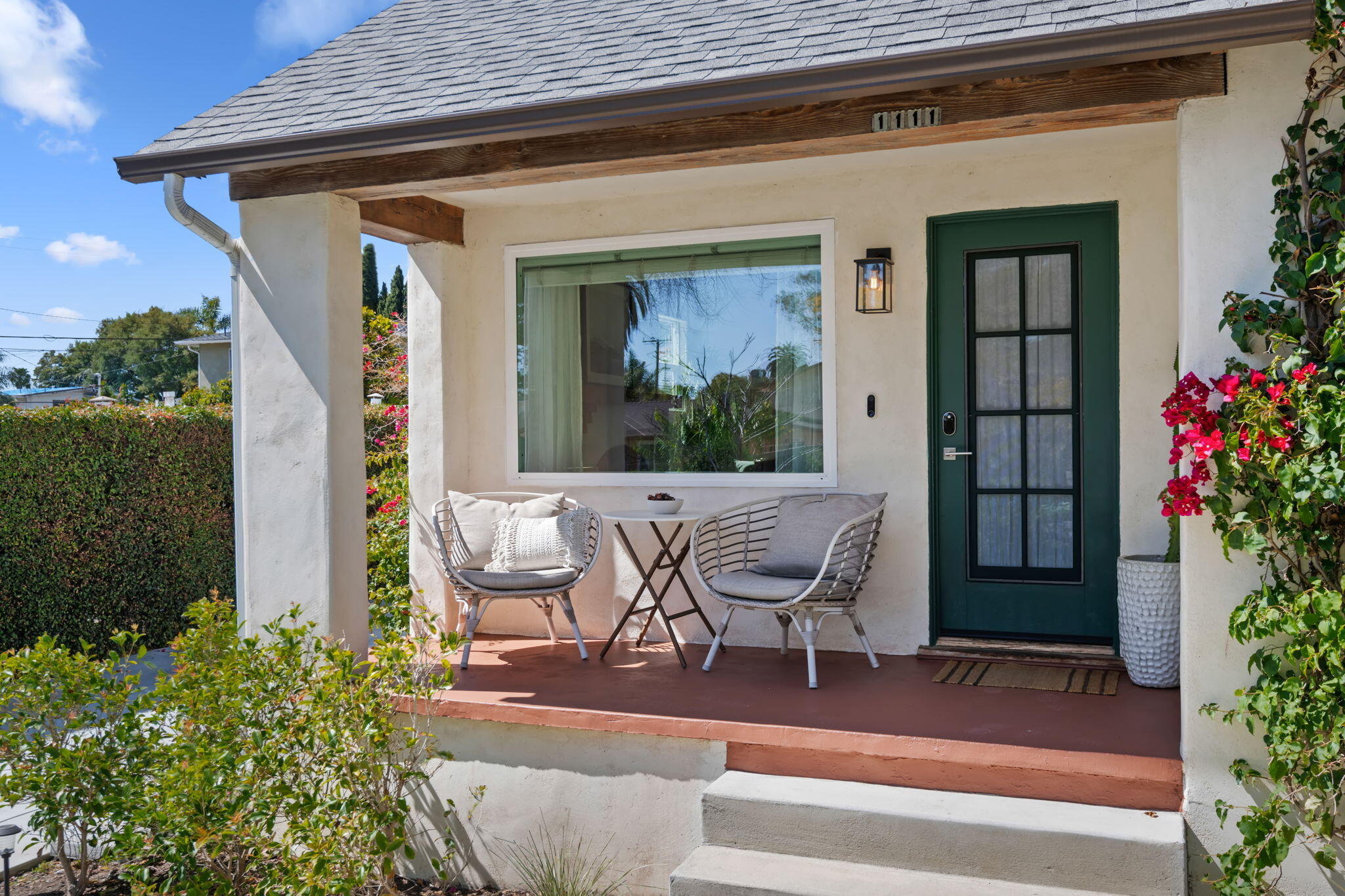 Santa Barbara, California 93103, United States, 2 Bedrooms Bedrooms, ,1 BathroomBathrooms,Residential,Pending,94230