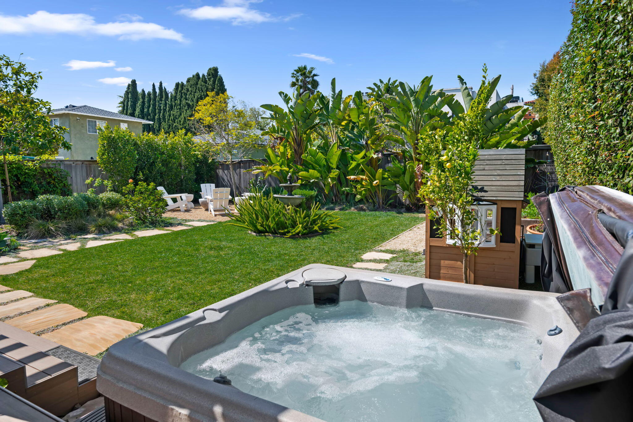 Santa Barbara, California 93103, United States, 2 Bedrooms Bedrooms, ,1 BathroomBathrooms,Residential,Pending,94230