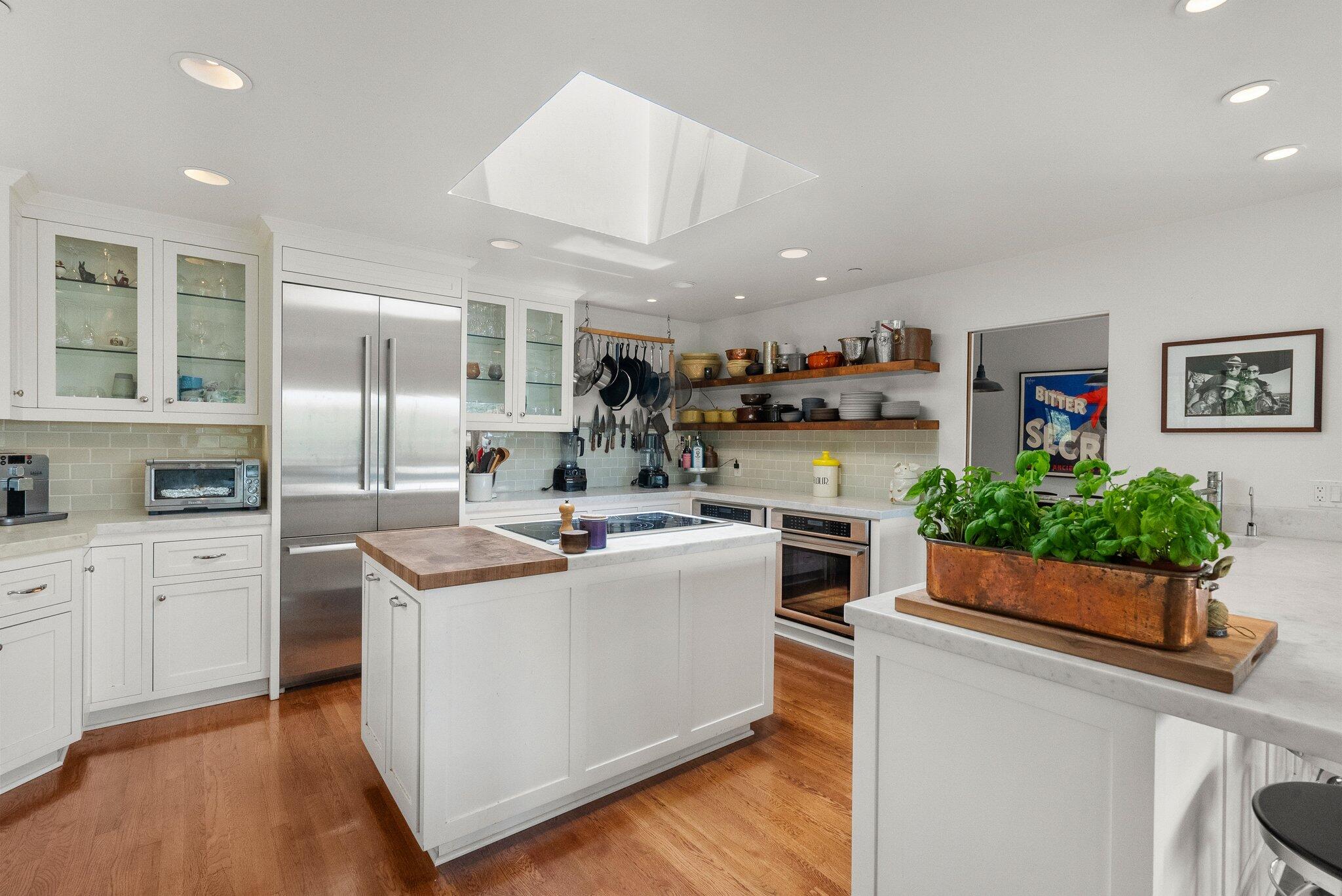 Goleta, California 93117, United States, 5 Bedrooms Bedrooms, ,5 BathroomsBathrooms,Residential,Active,103844