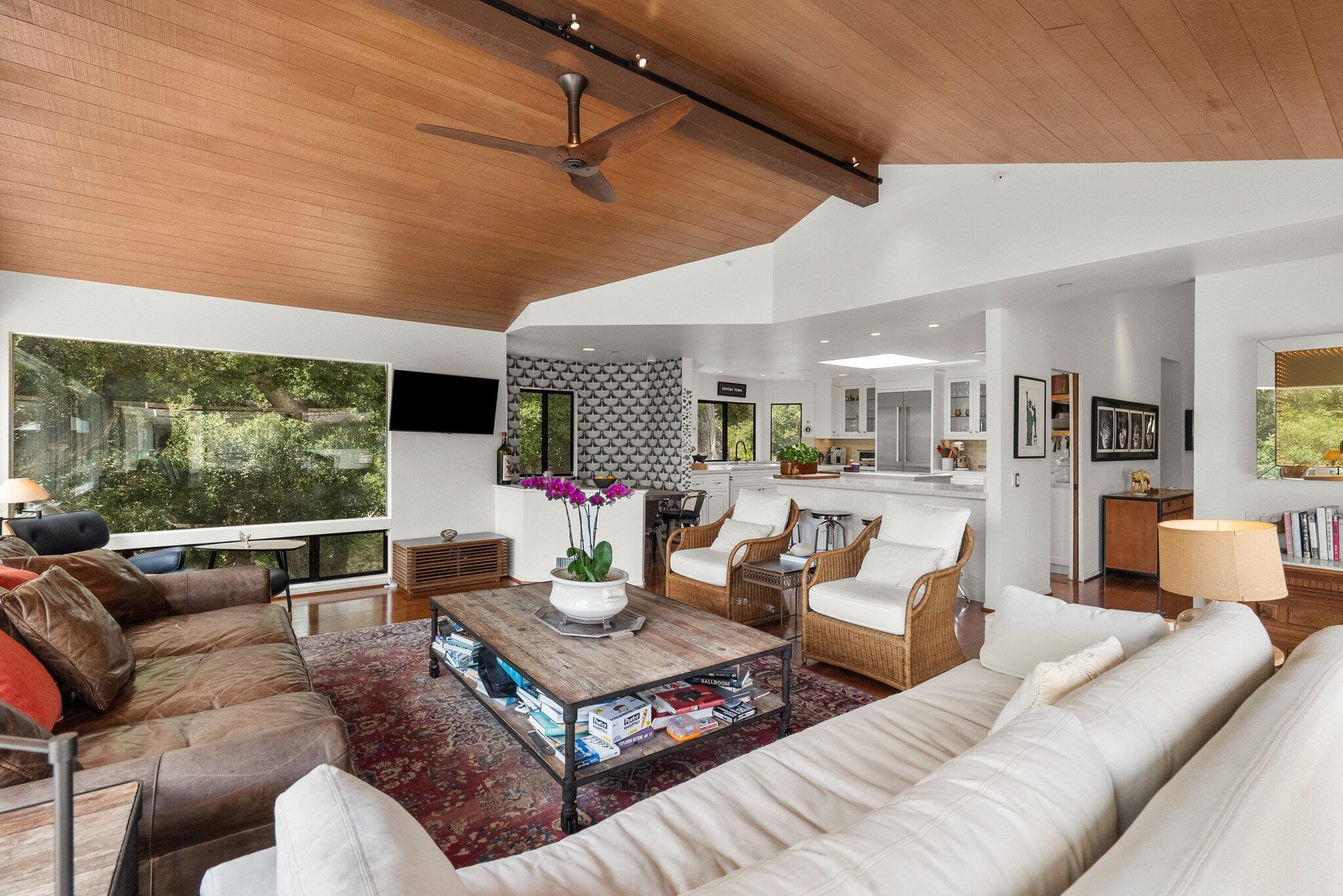 Goleta, California 93117, United States, 5 Bedrooms Bedrooms, ,5 BathroomsBathrooms,Residential,Active,103844