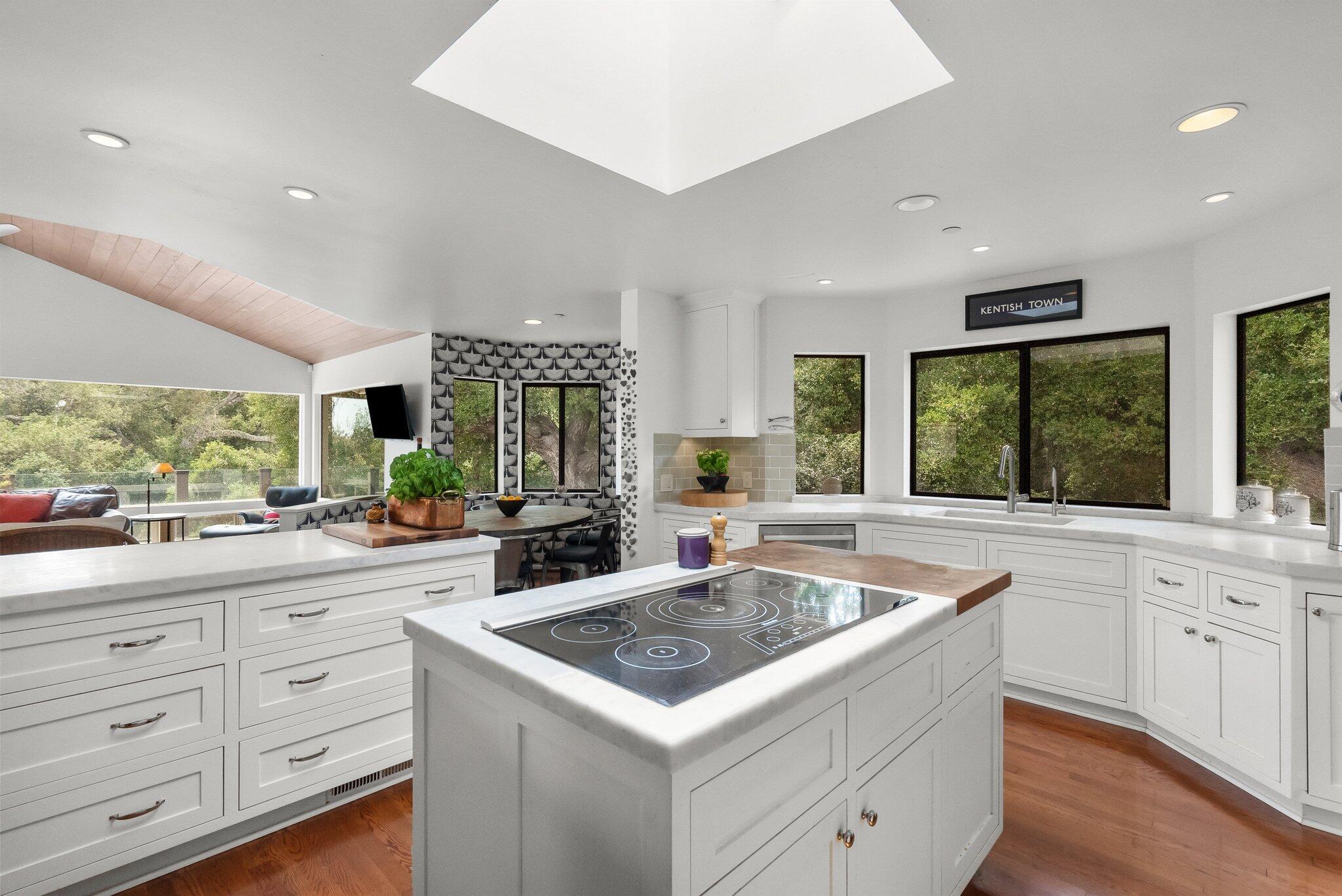 Goleta, California 93117, United States, 5 Bedrooms Bedrooms, ,5 BathroomsBathrooms,Residential,Active,103844